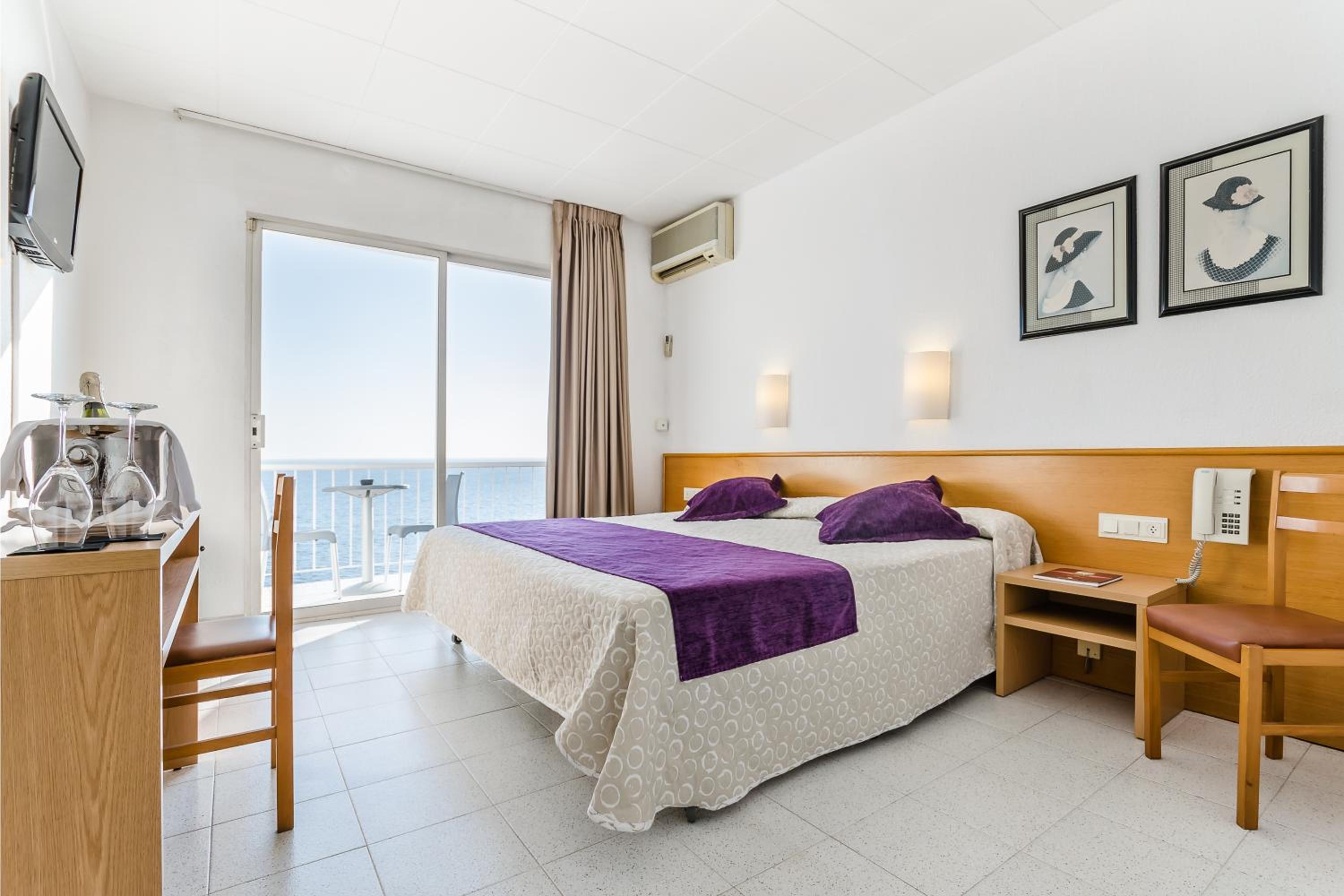 Superior Twin Room with Sea View photo 2
