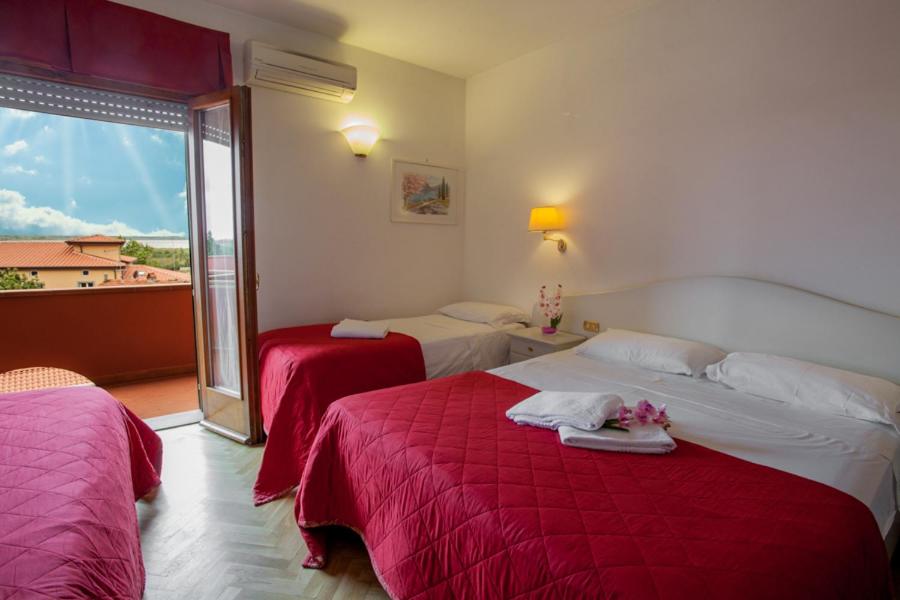 Quadruple Room - Photo 5