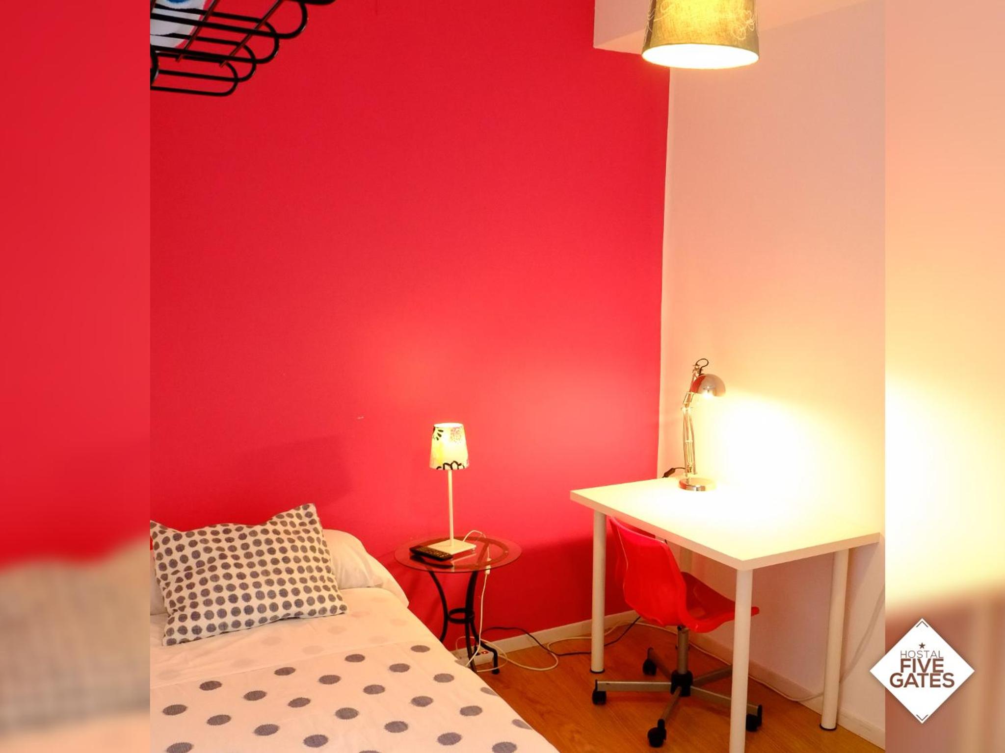 Single Room photo 3