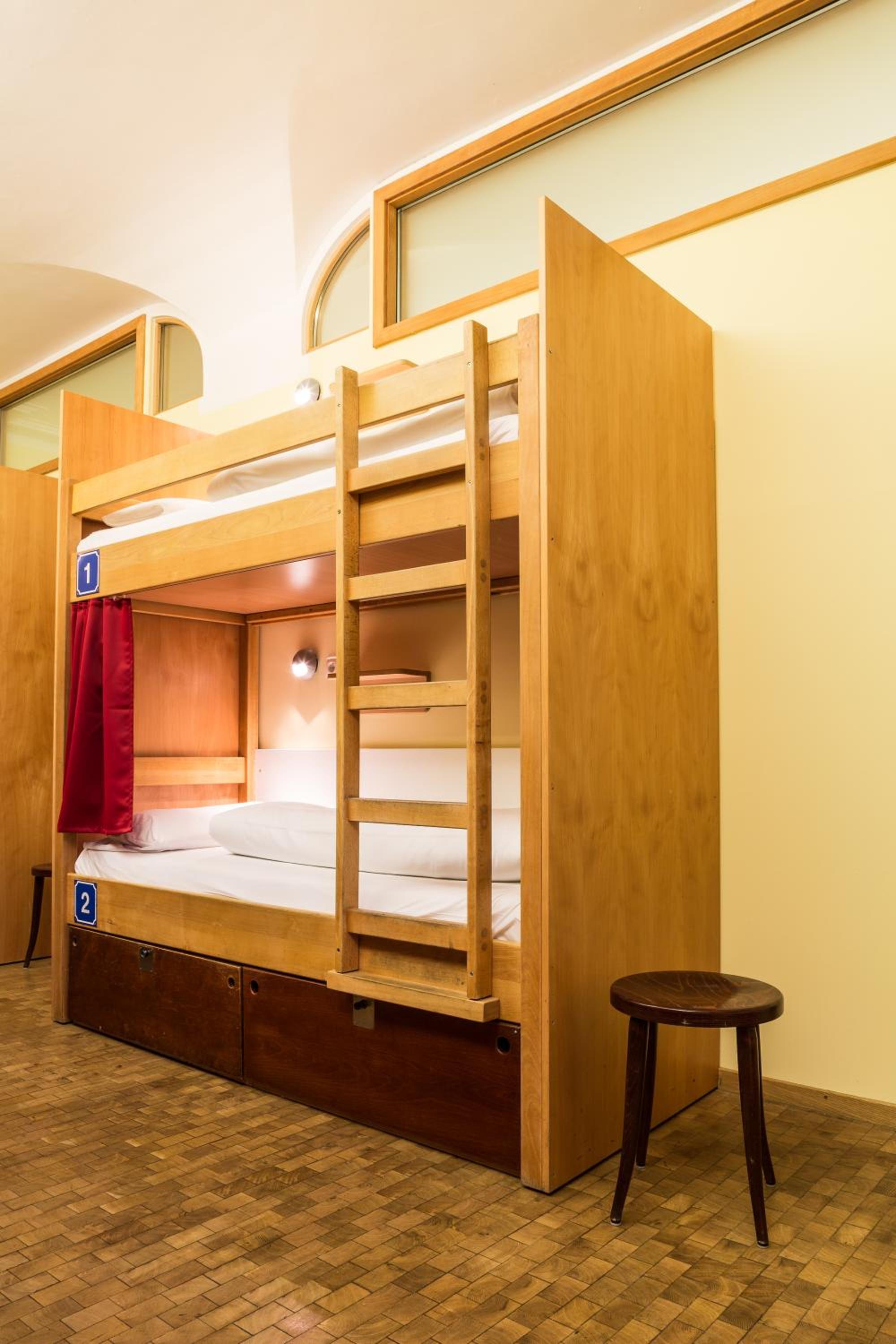 Bed in 10-Bed Mixed Dormitory Room (ages 18-35 years only)