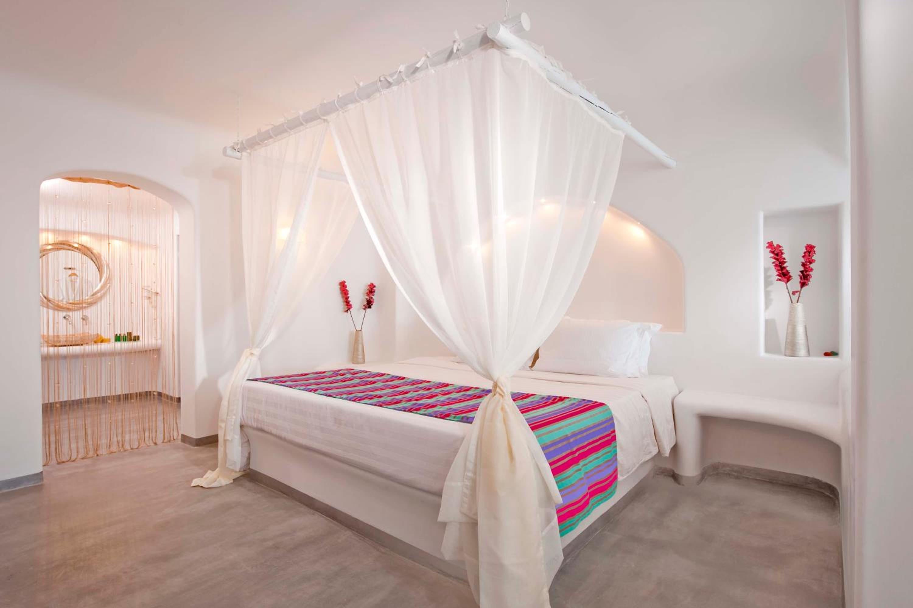 Junior Suite with Spa Bath and Caldera View