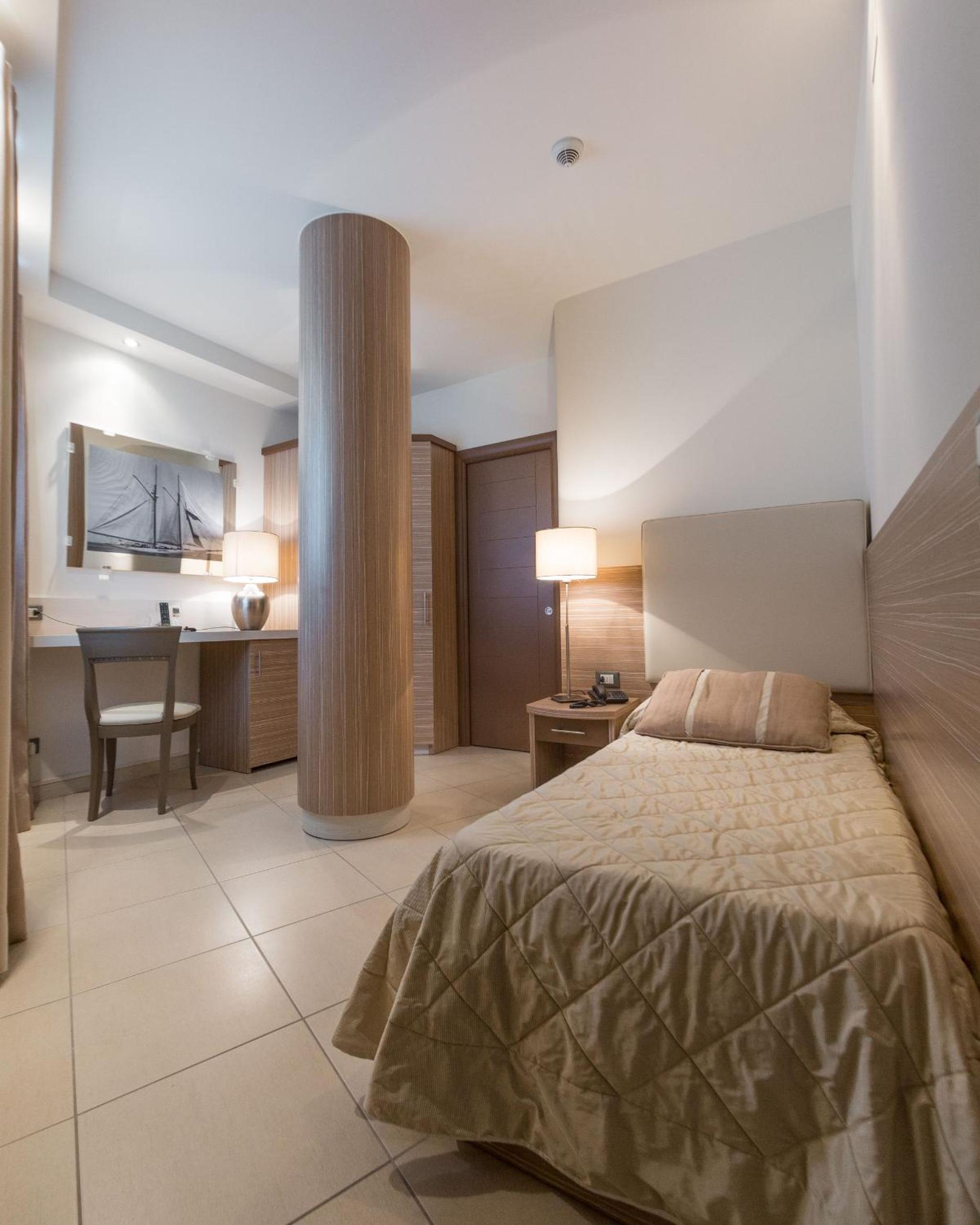 Single Room photo 3