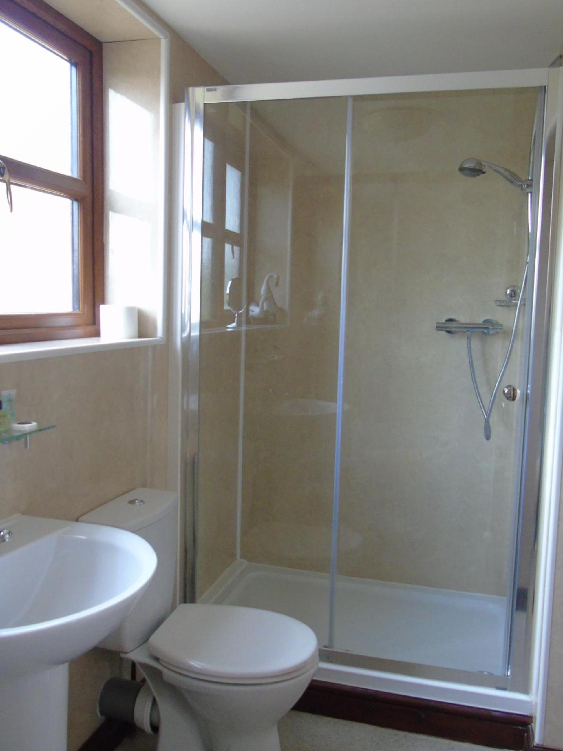 Double or Twin Room - Photo 8