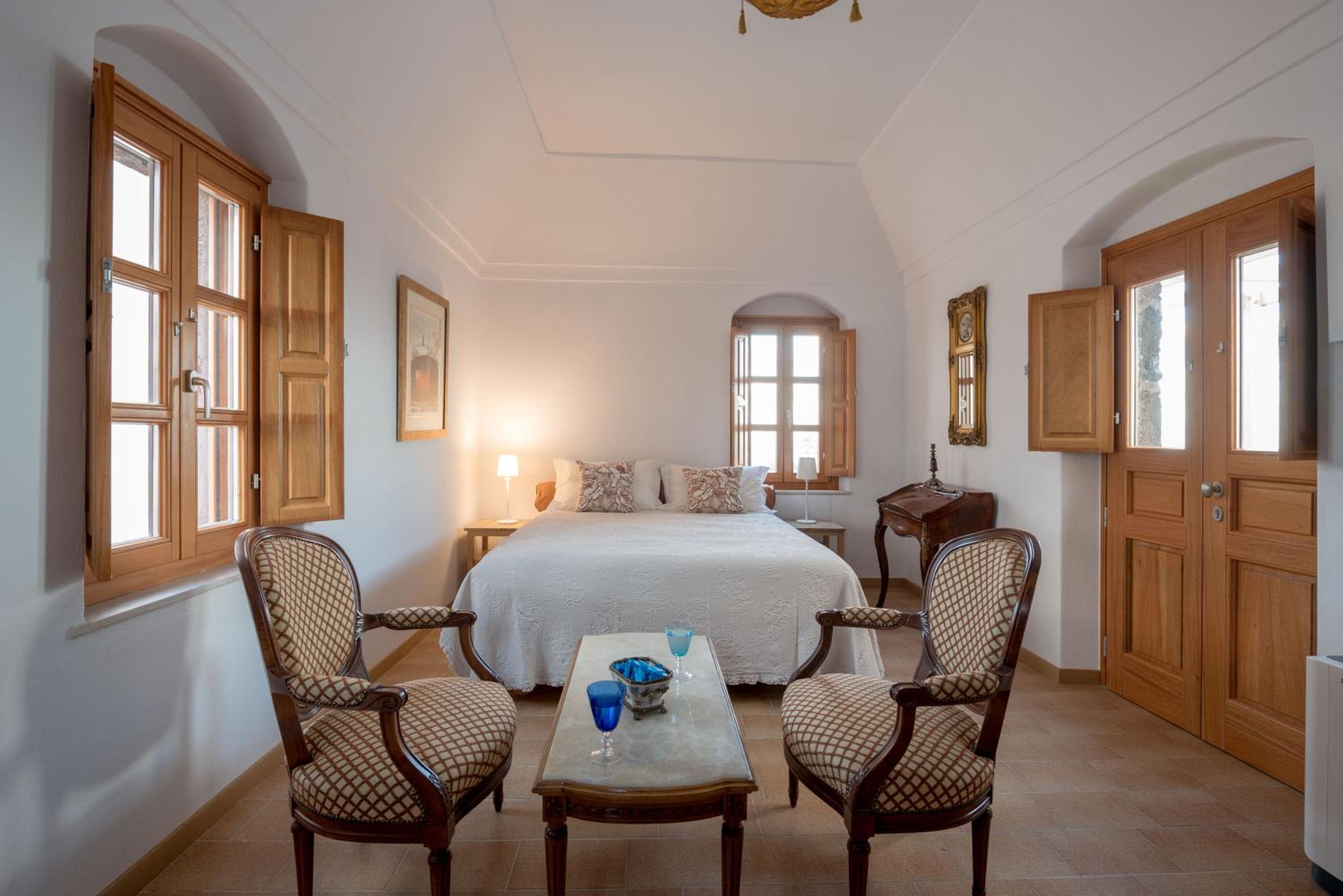 Superior Honeymoon Suite with Outdoor Jacuzzi