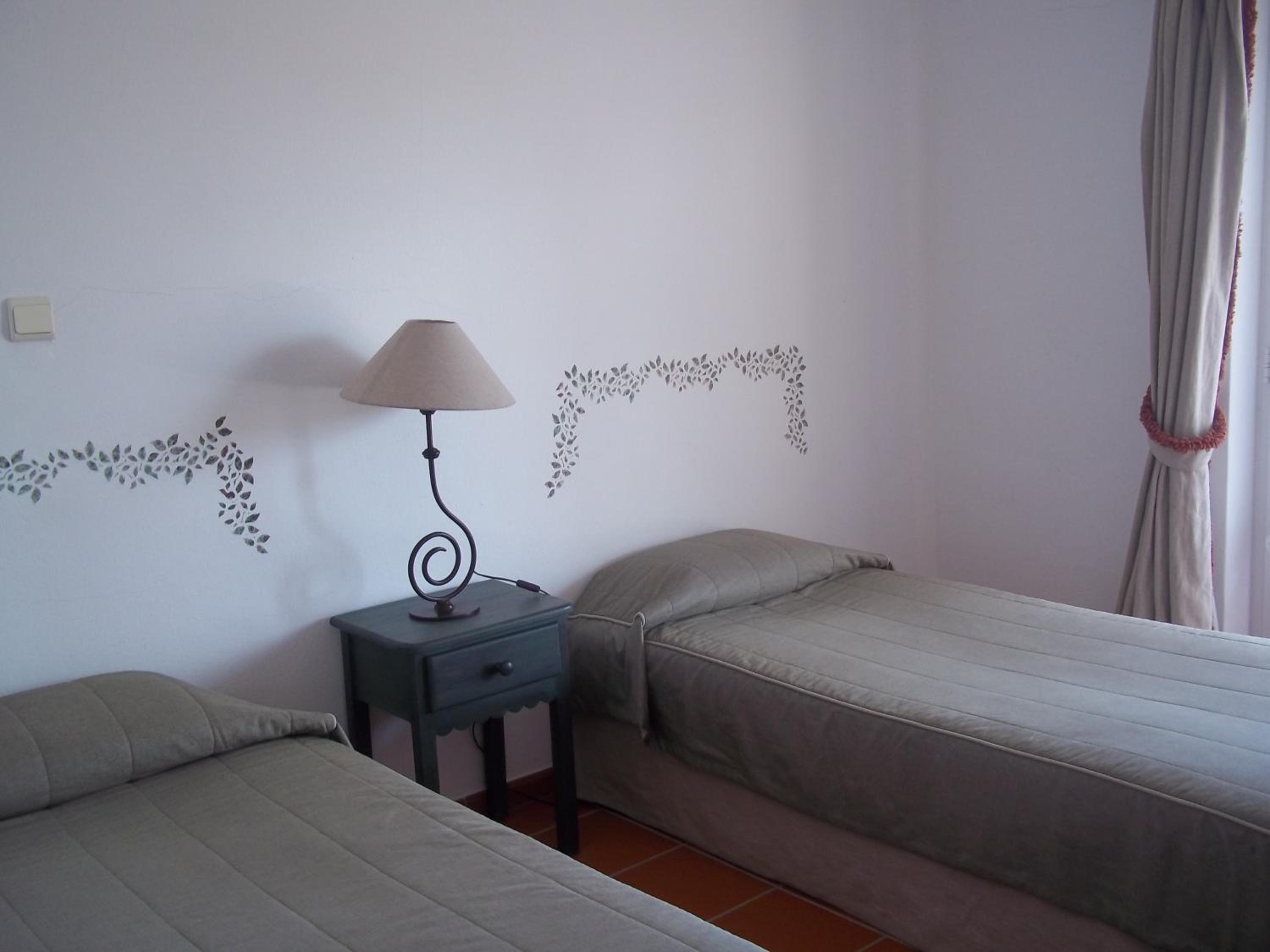Standard Double or Twin Room - Photo 3