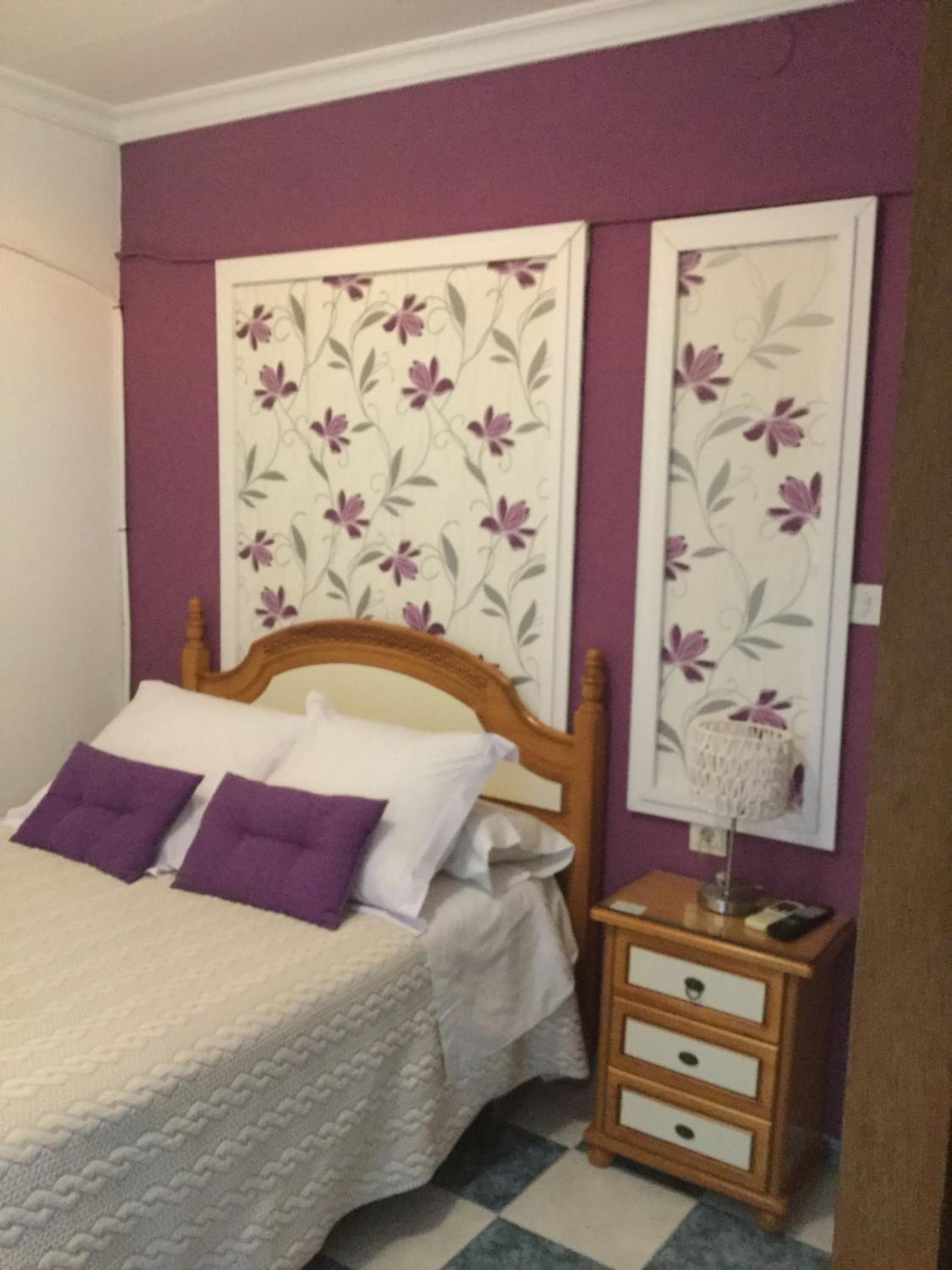 Double or Twin Room with Private Bathroom - Photo 8
