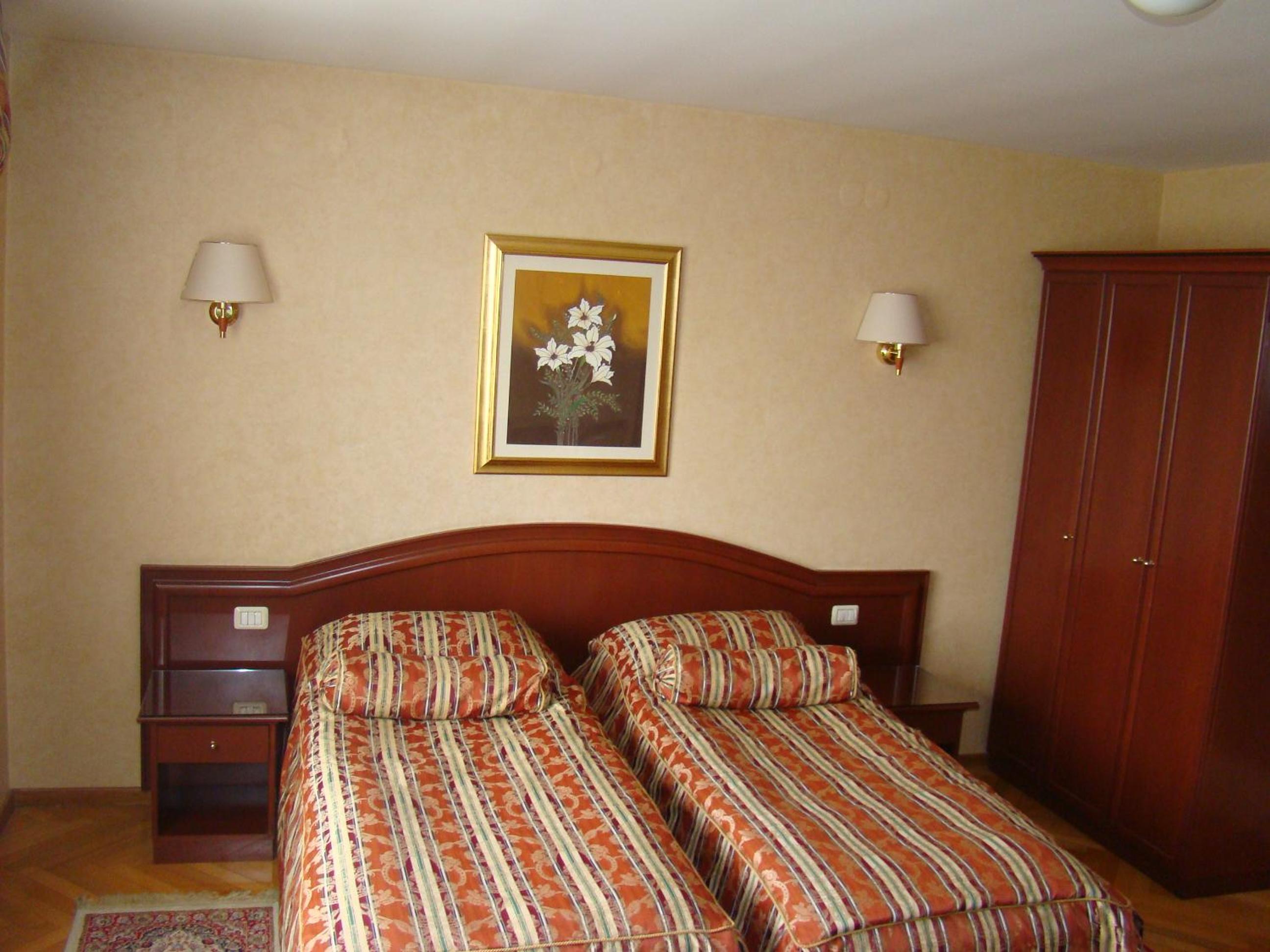 Twin Room with Private Bathroom