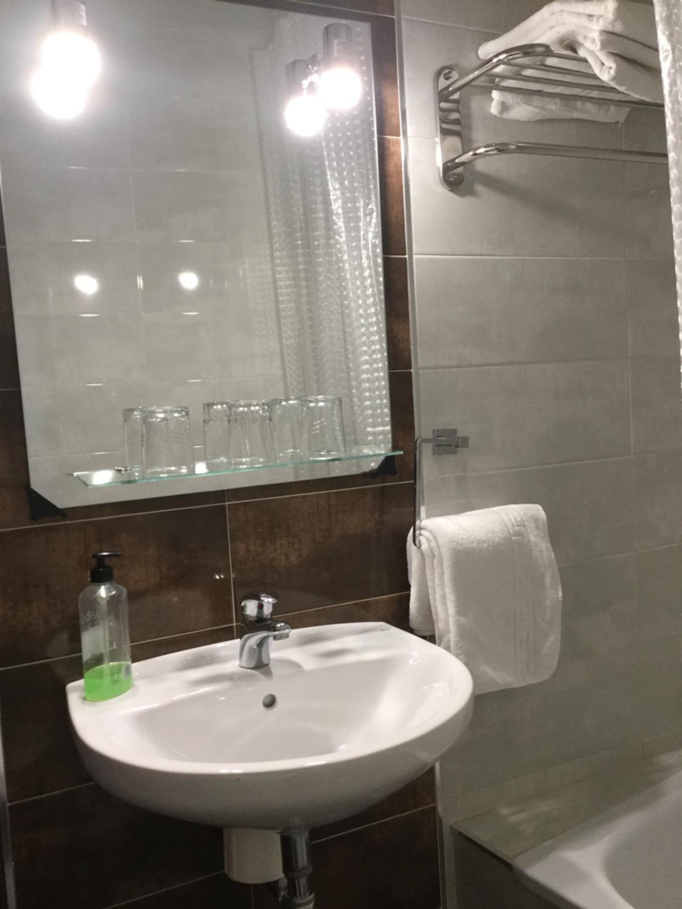 Triple Room with Private Bathroom - Photo 5