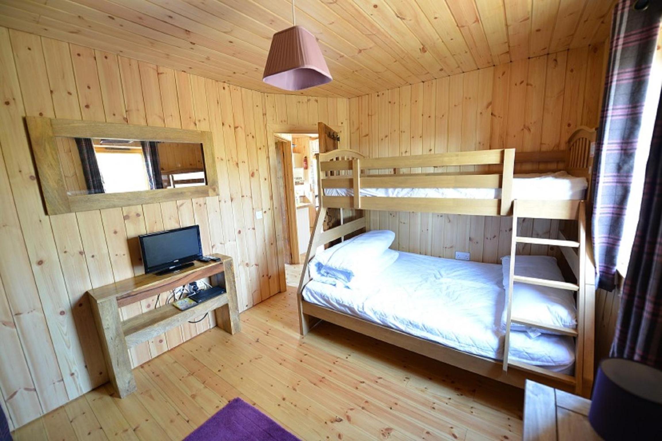 Onida Cabin (3 bedrooms) – FREE Wi-Fi, Electric hot tub (extra charge) photo 3