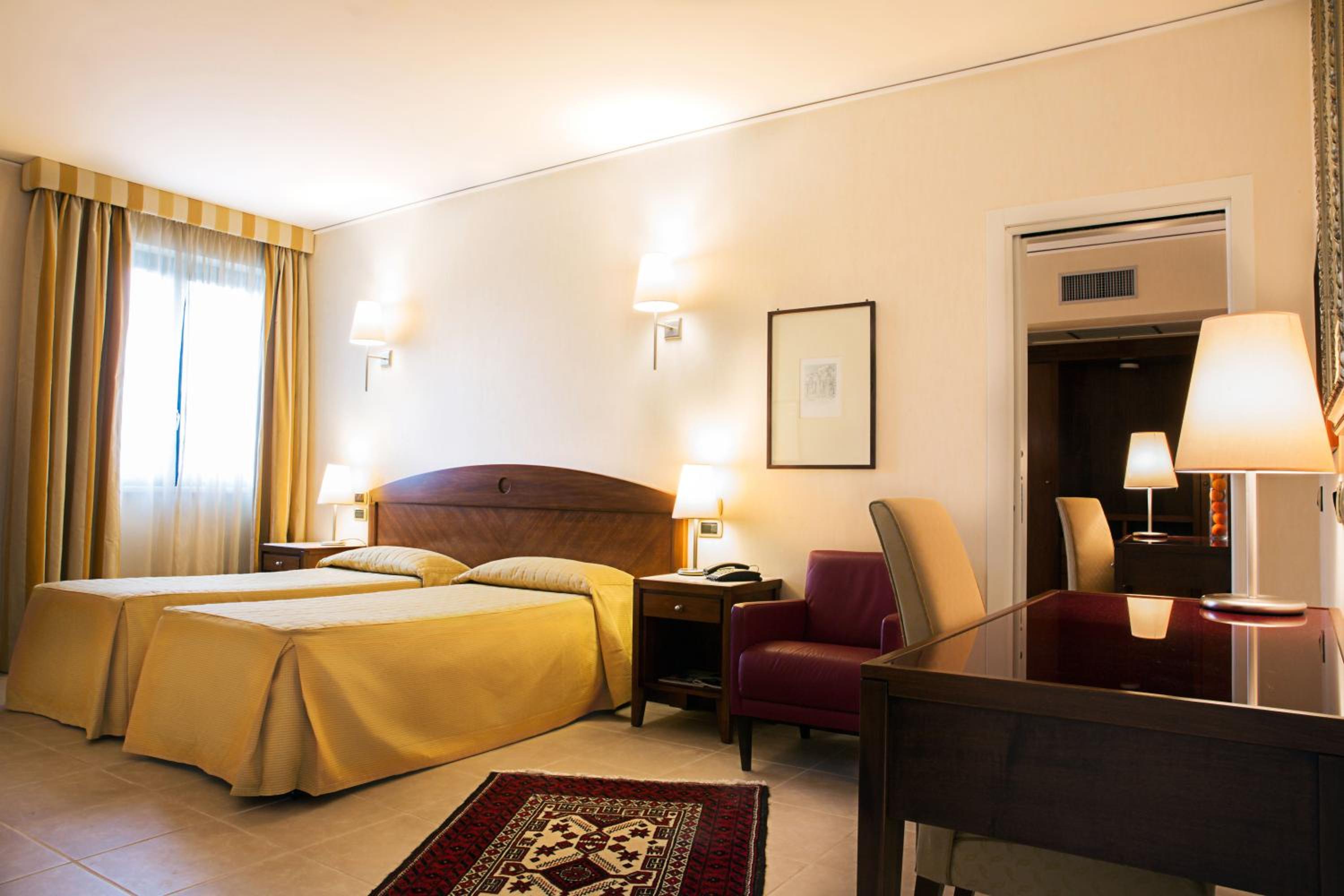 Basic Double Room photo 2