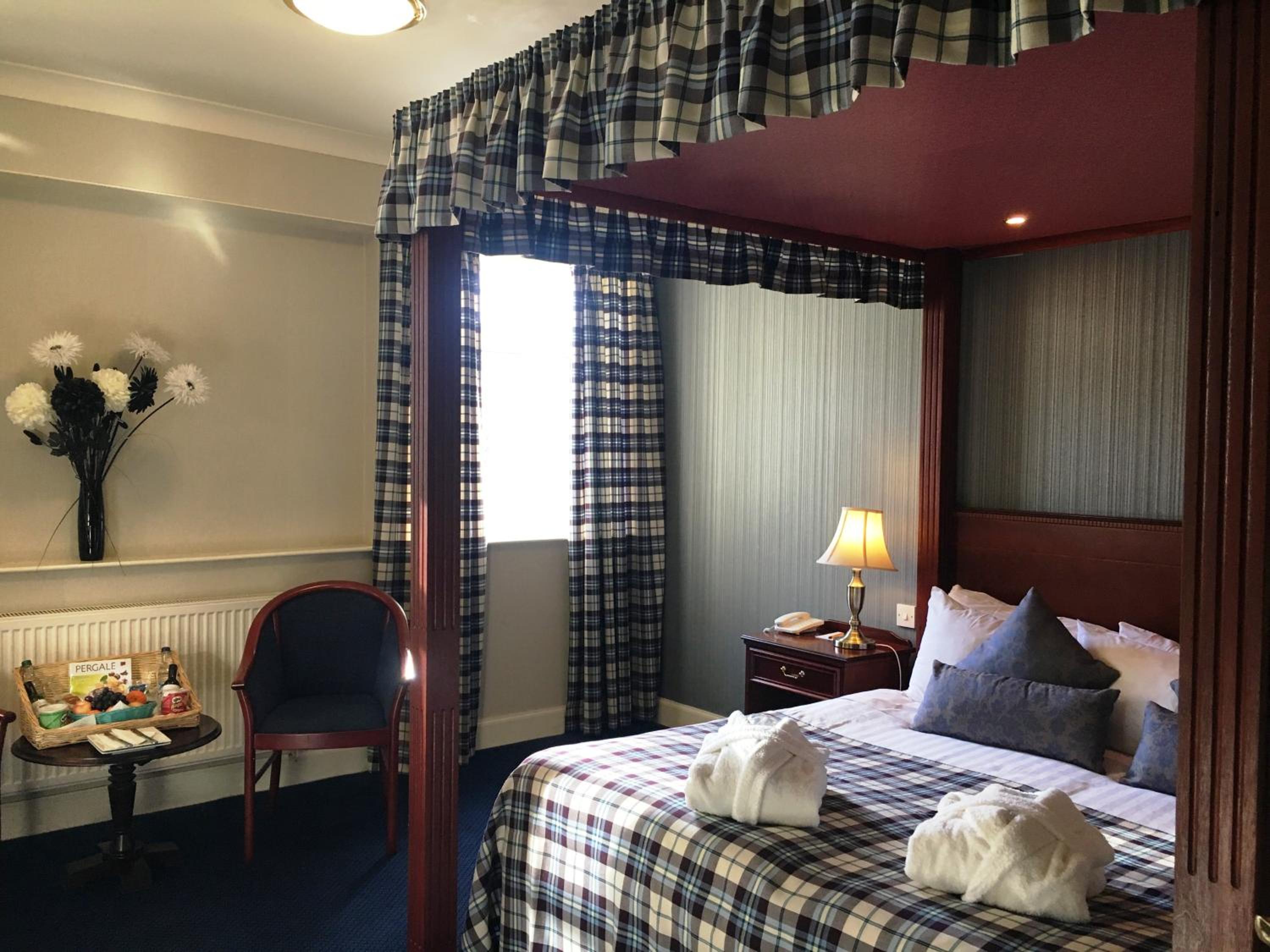 Double Room with Four Poster Bed photo 2
