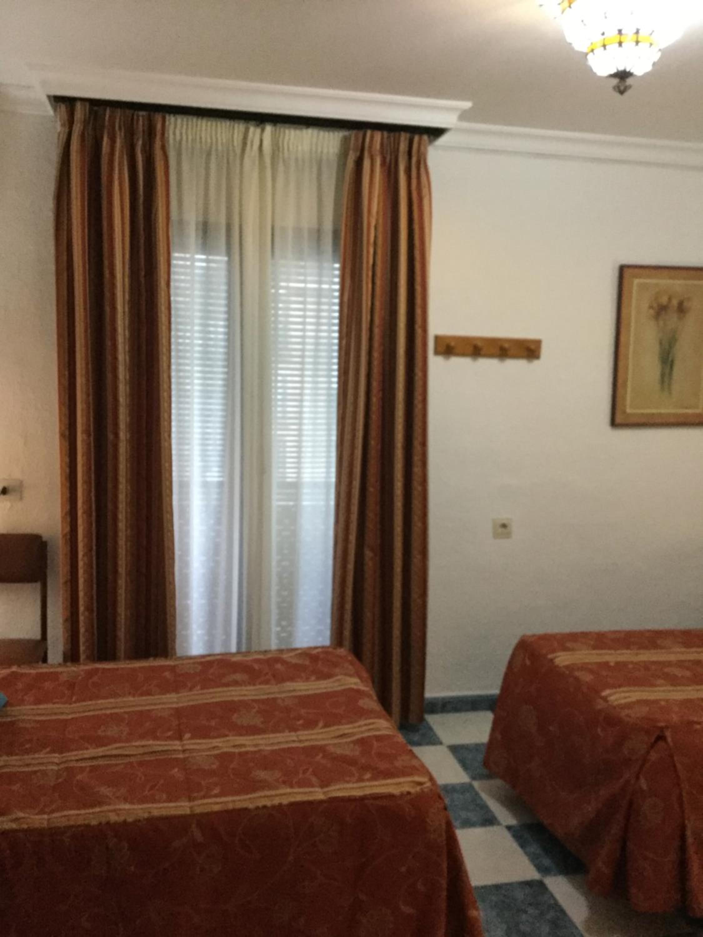 Triple Room with Private Bathroom - Photo 6