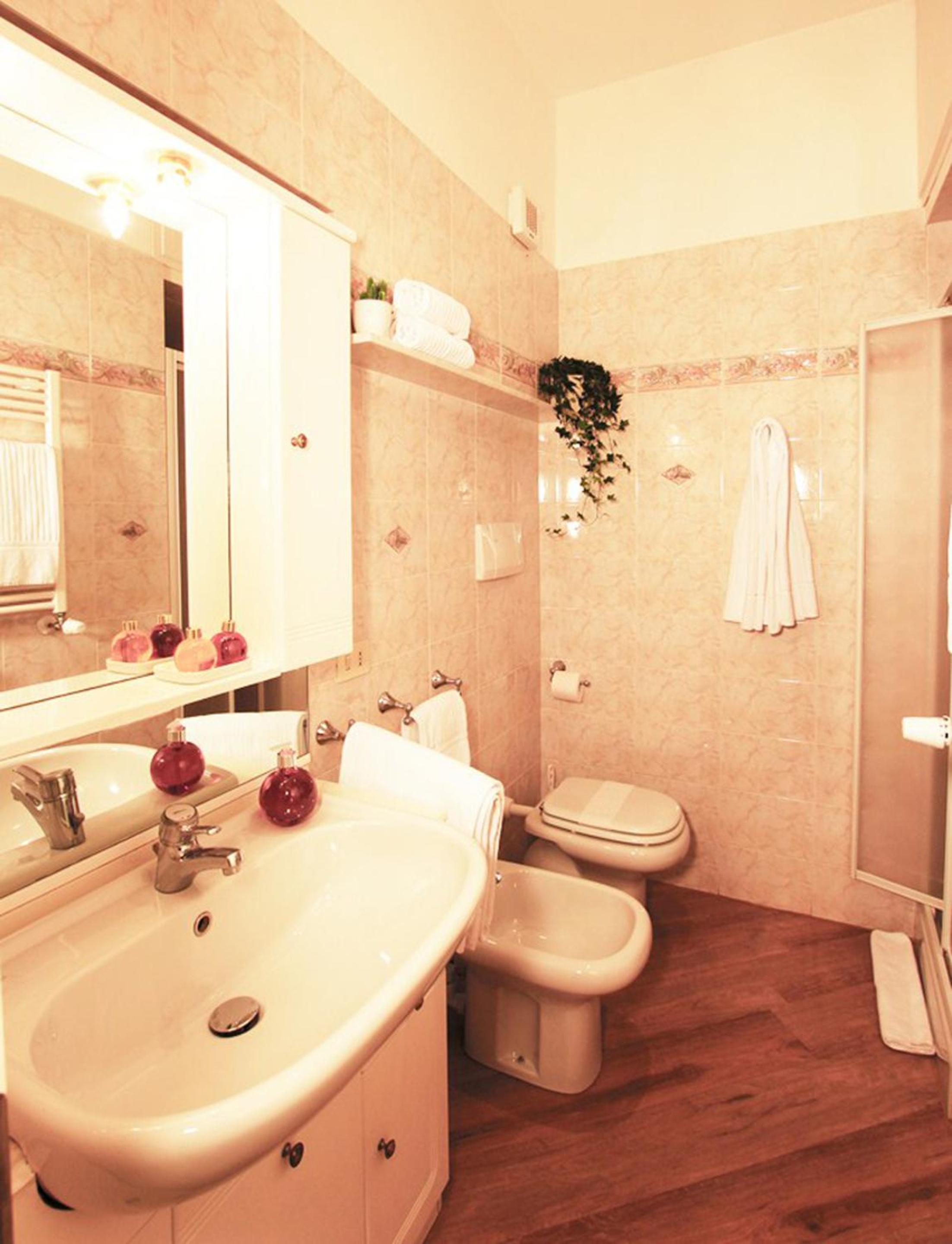 Double Room with Private Bathroom photo 2