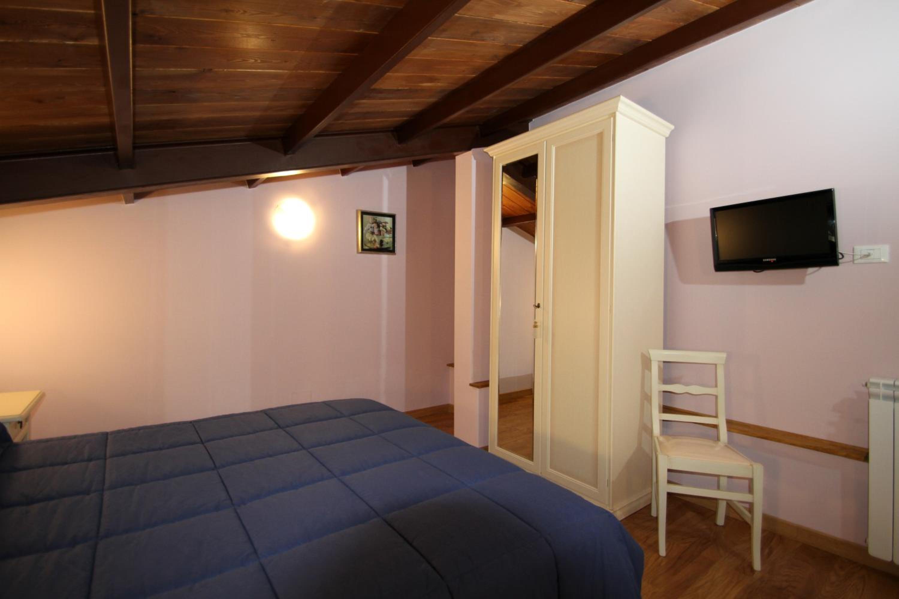 Double or Twin Room - Photo 7