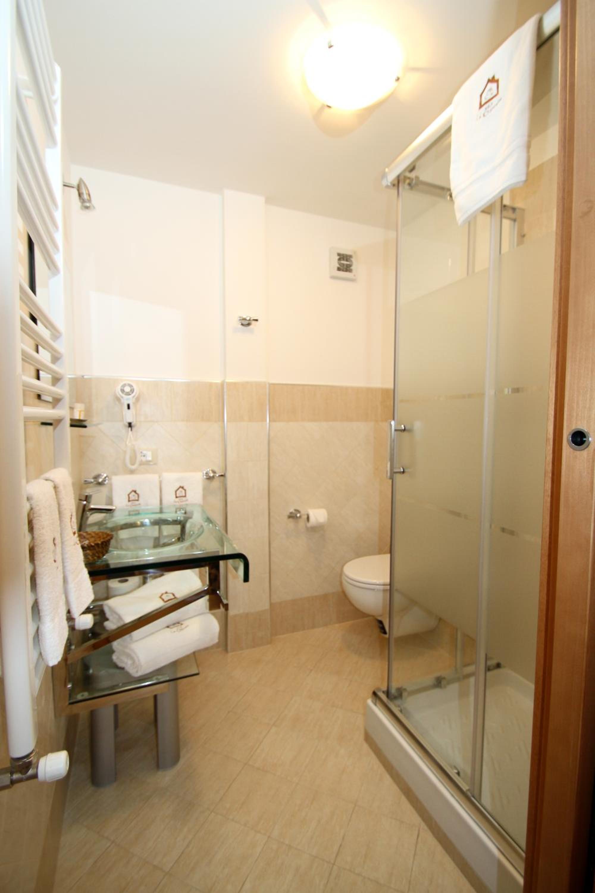 Double or Twin Room - Photo 3