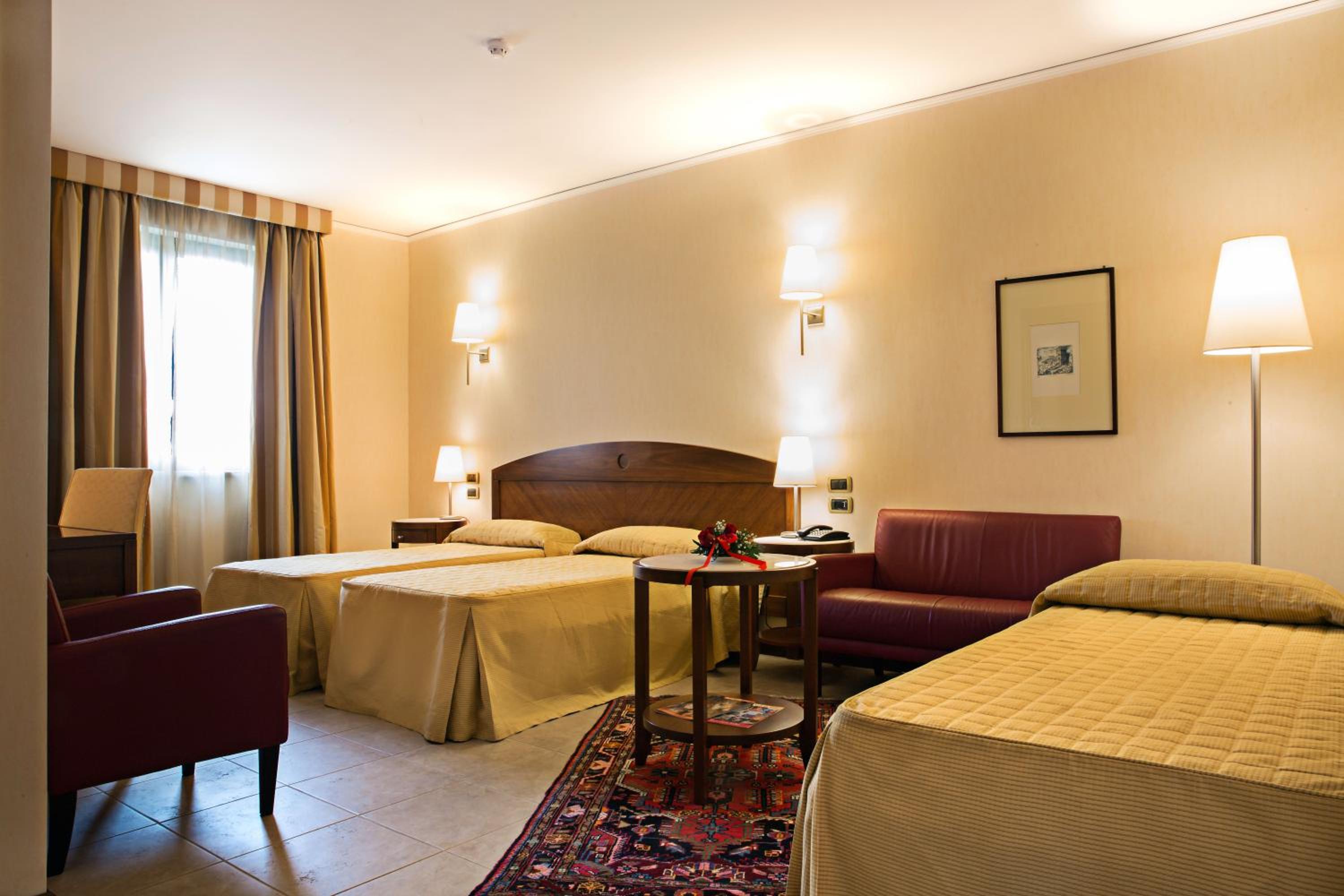 Basic Triple Room photo 2