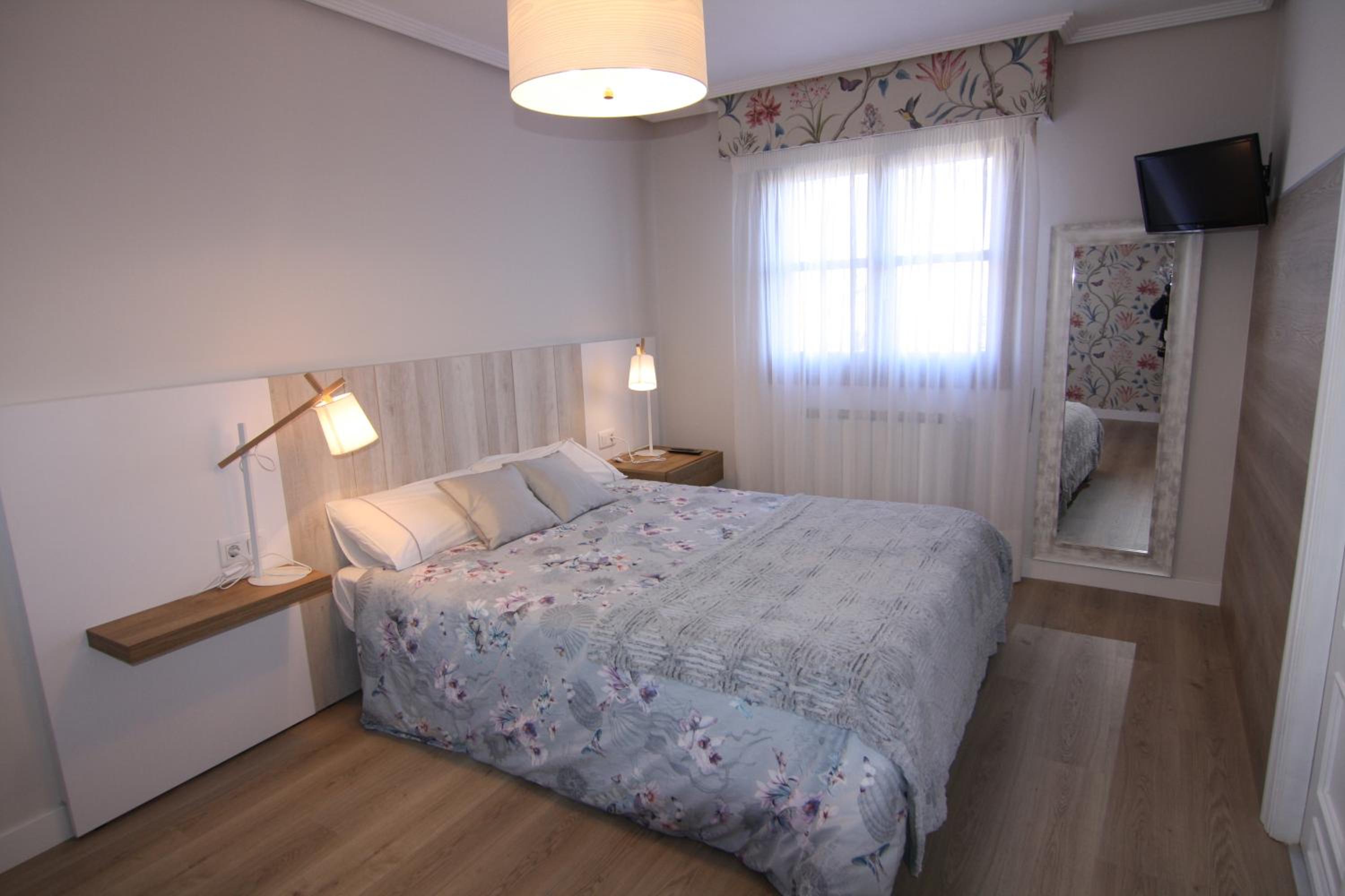 Double Room - Photo 18