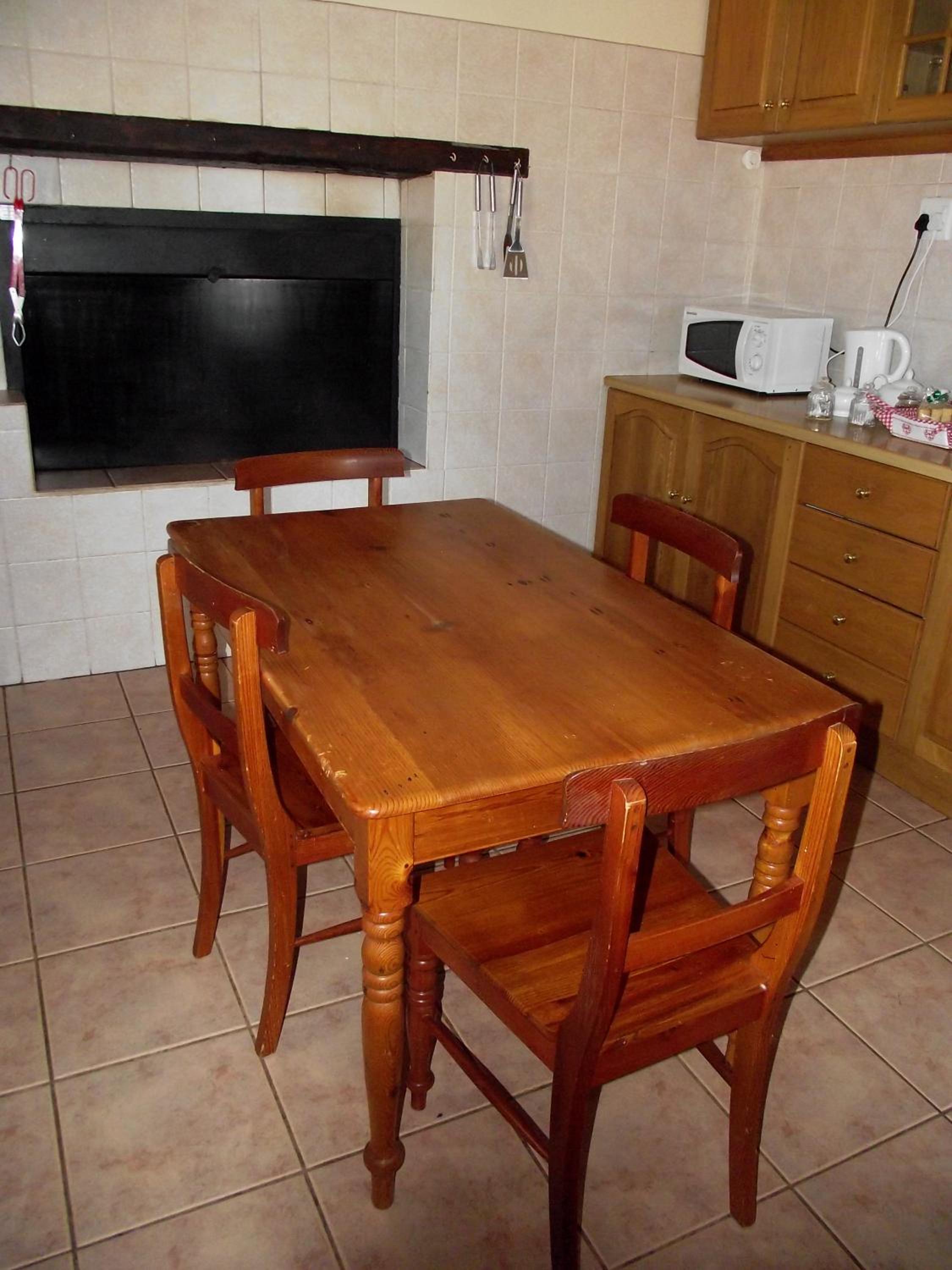 Three-Bedroom House - Photo 10