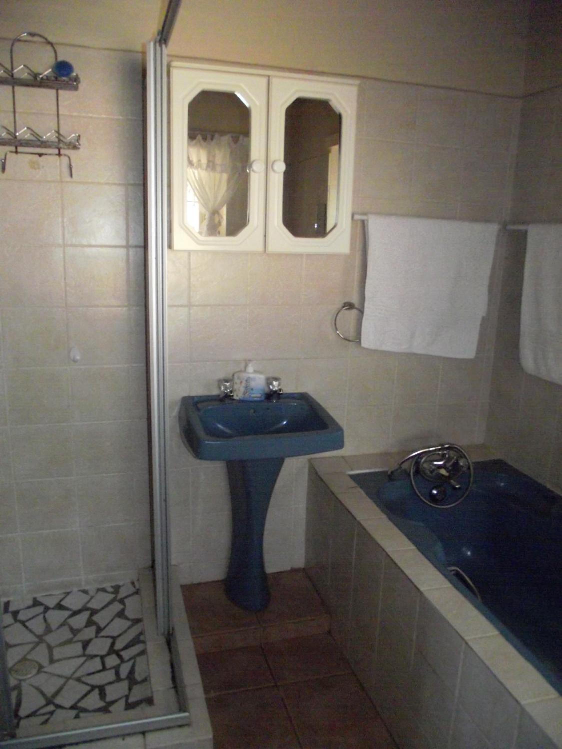 Three-Bedroom House - Photo 11