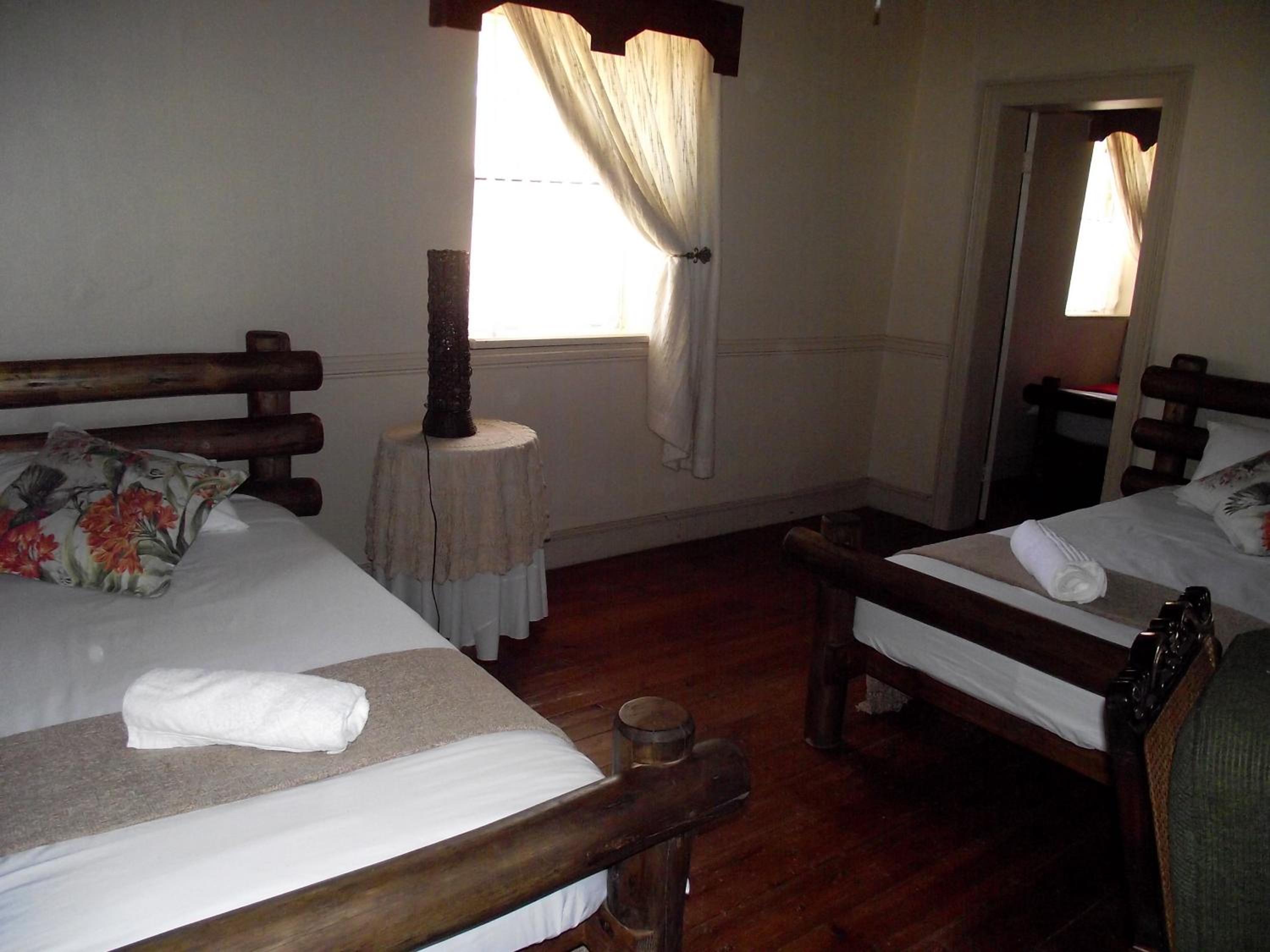 Three-Bedroom House - Photo 2