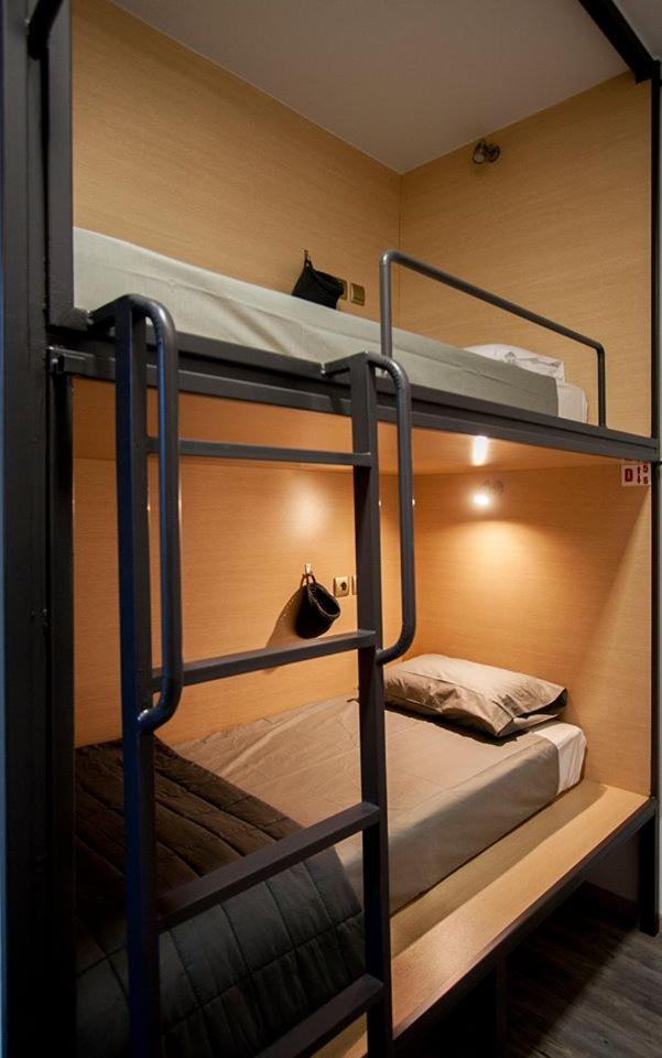 Bed in 6-Bed Female Dormitory Room photo 2