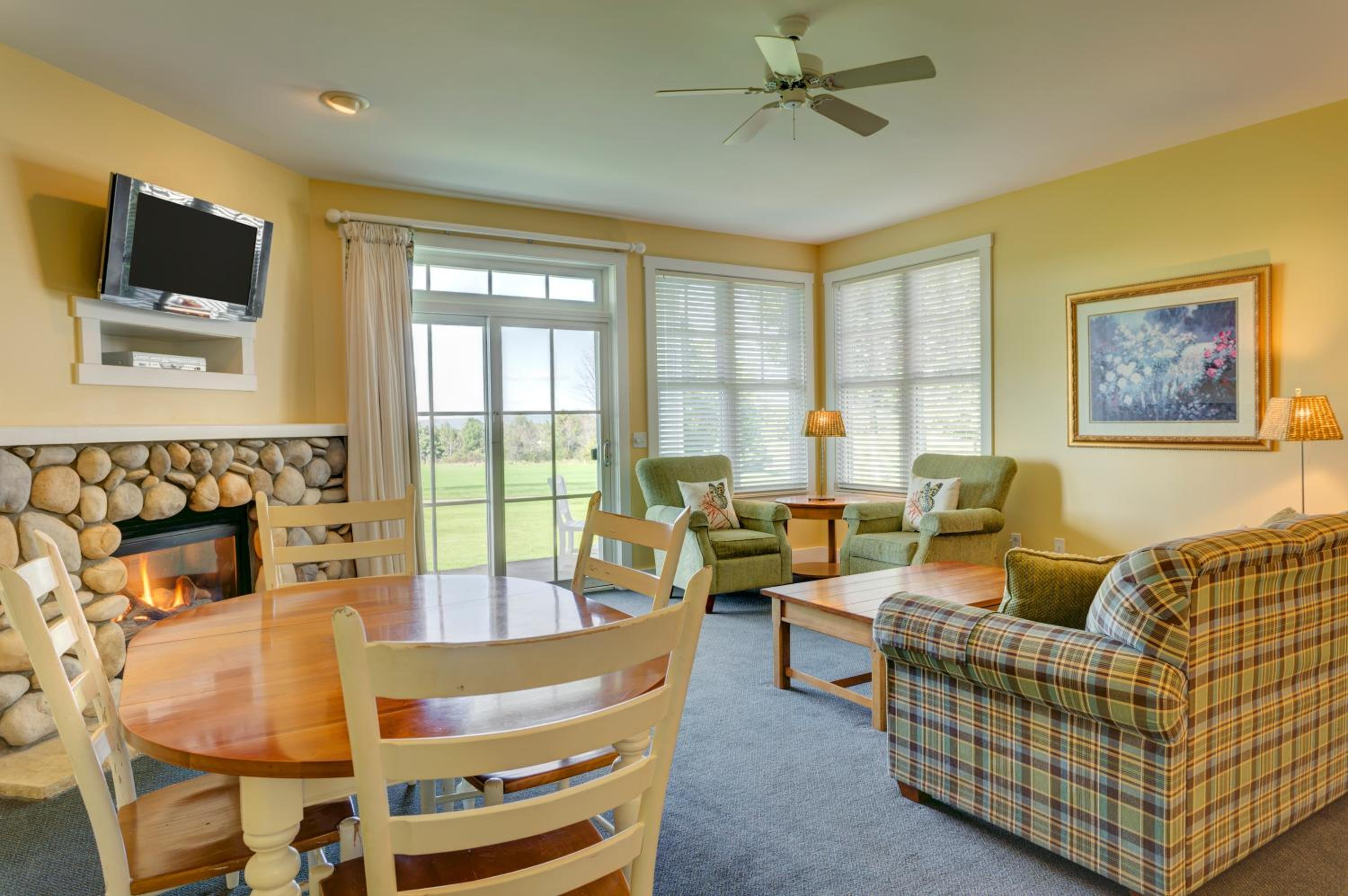 Three-Bedroom Crooked Tree Cottage photo 3