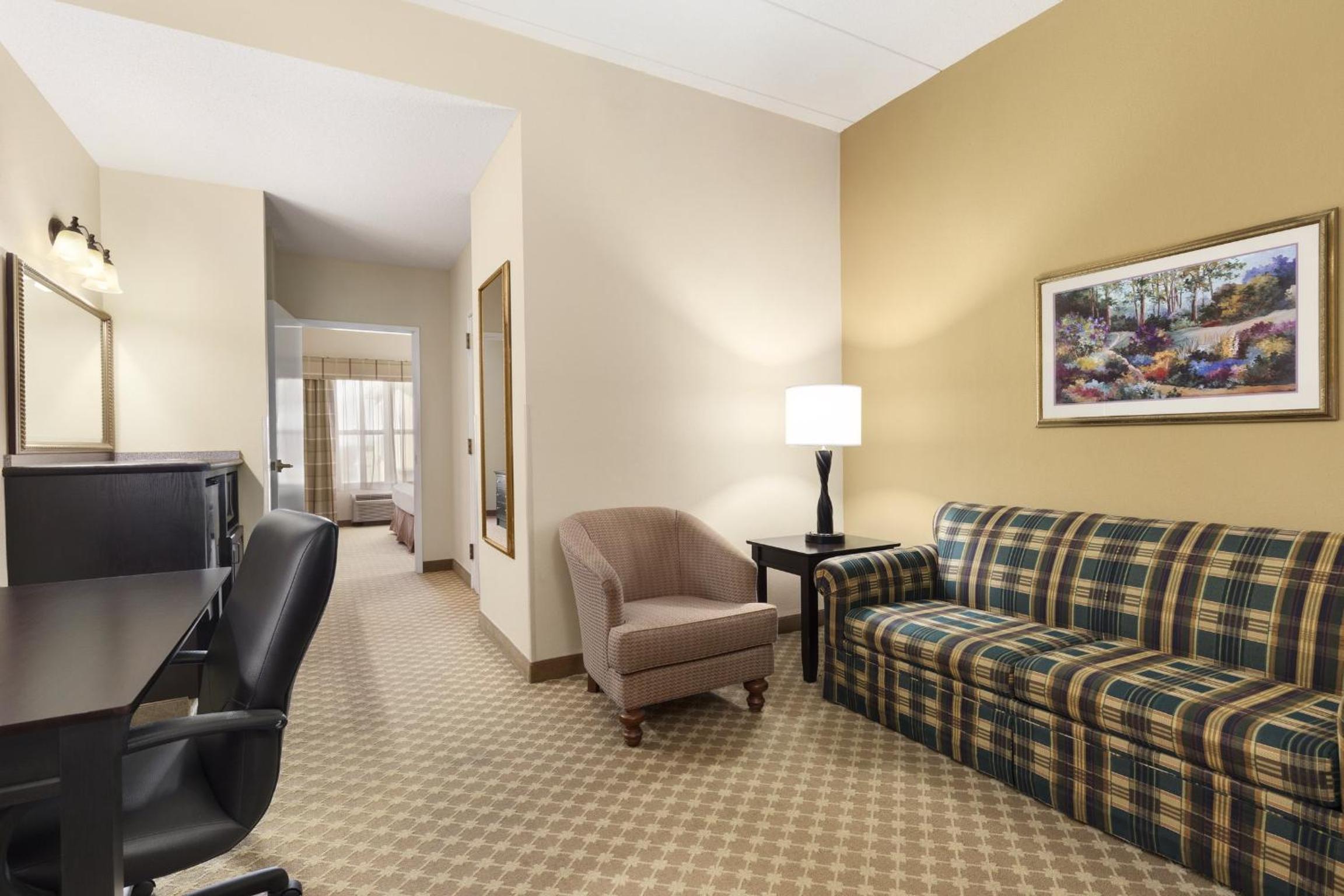 One-Bedroom King Suite with Sofa Bed - Photo 7