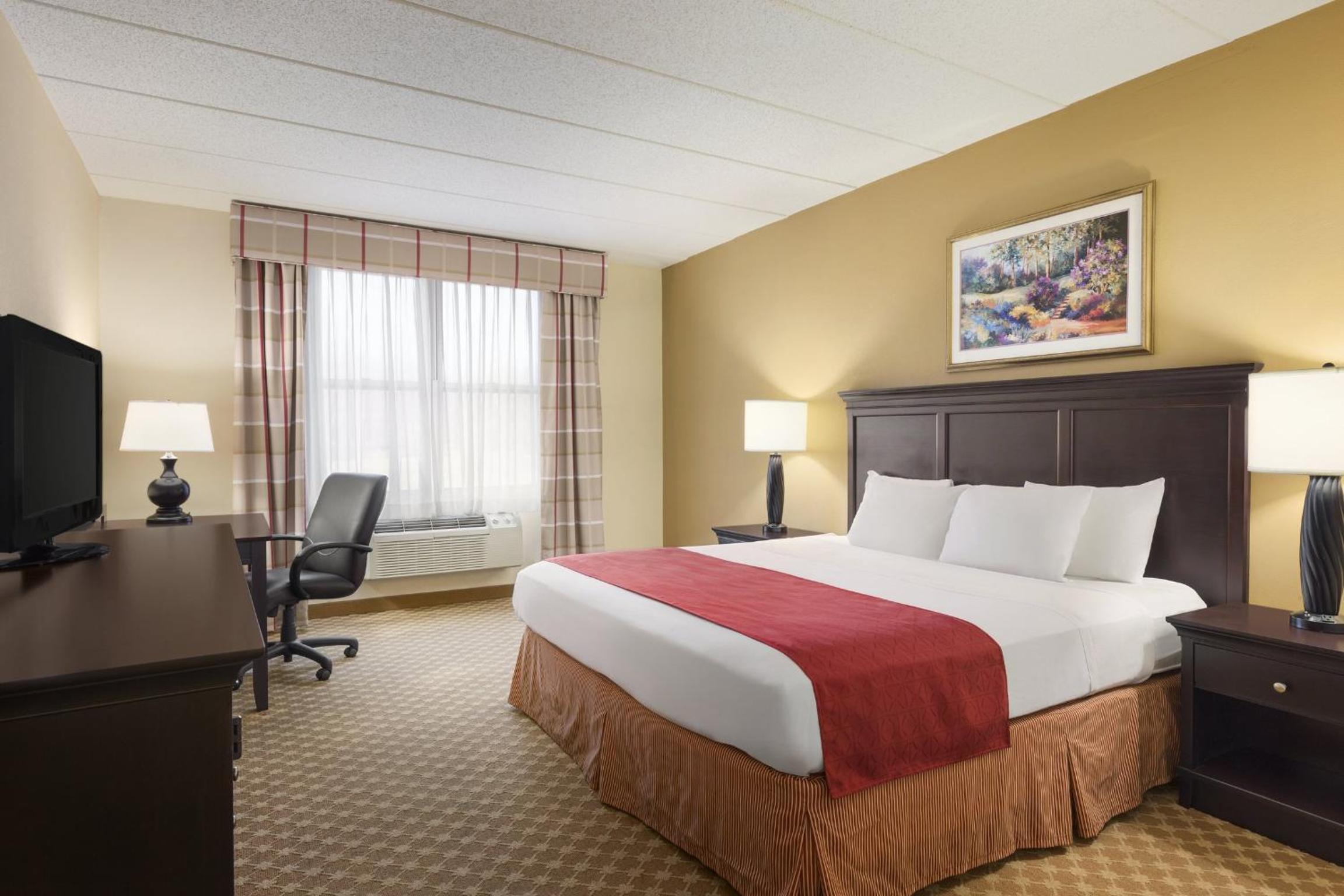 King Room - Non-Smoking - Photo 2