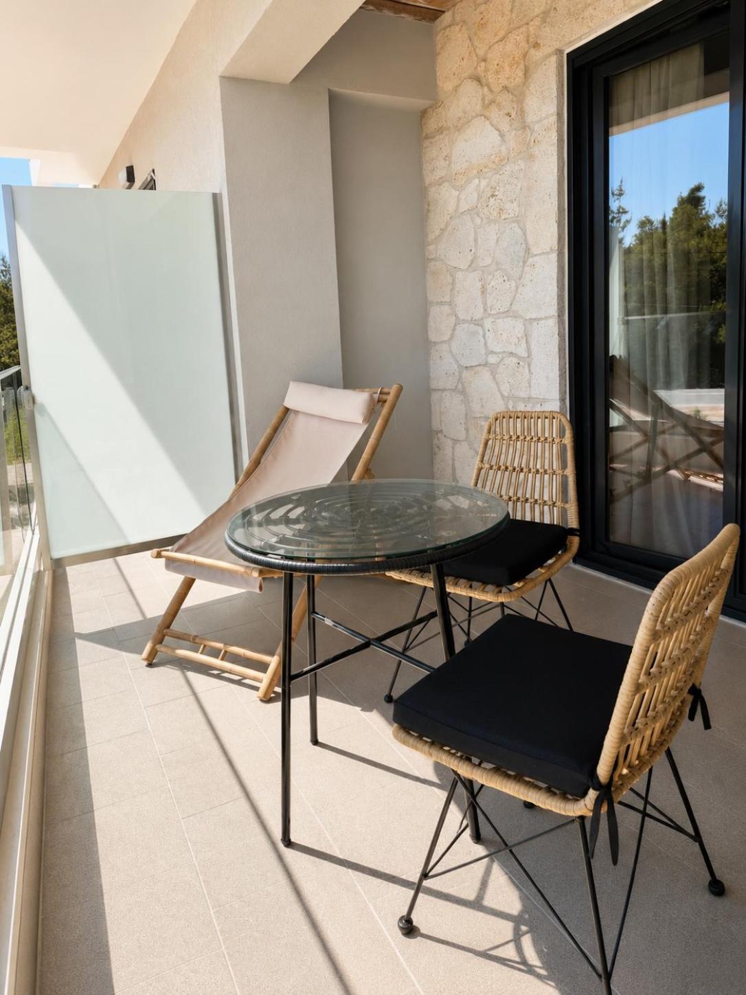 Double Room with Balcony and Sea View photo 3