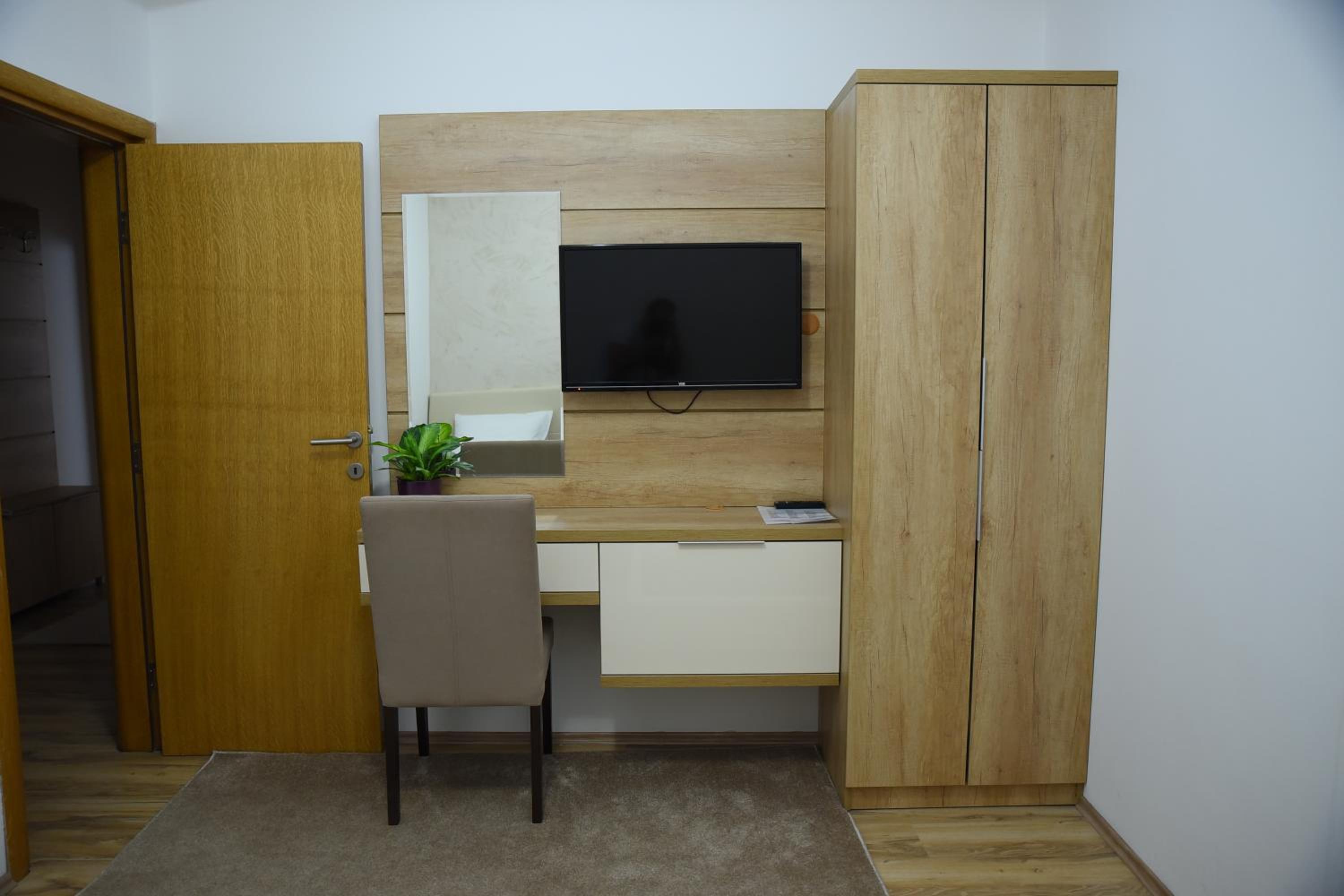 Comfort Two-Bedroom Family Suite photo 2