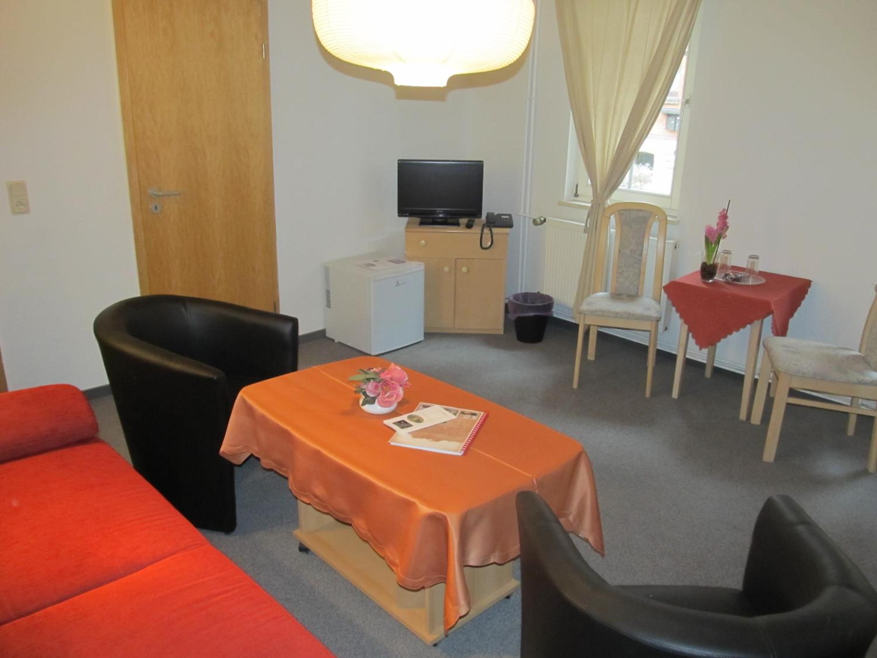 Small Family Room (5 Adults)