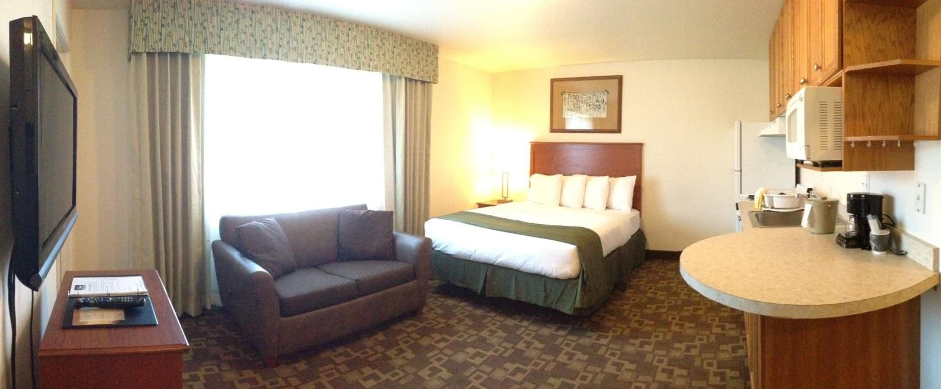 Queen Room with Sofa Bed photo 2
