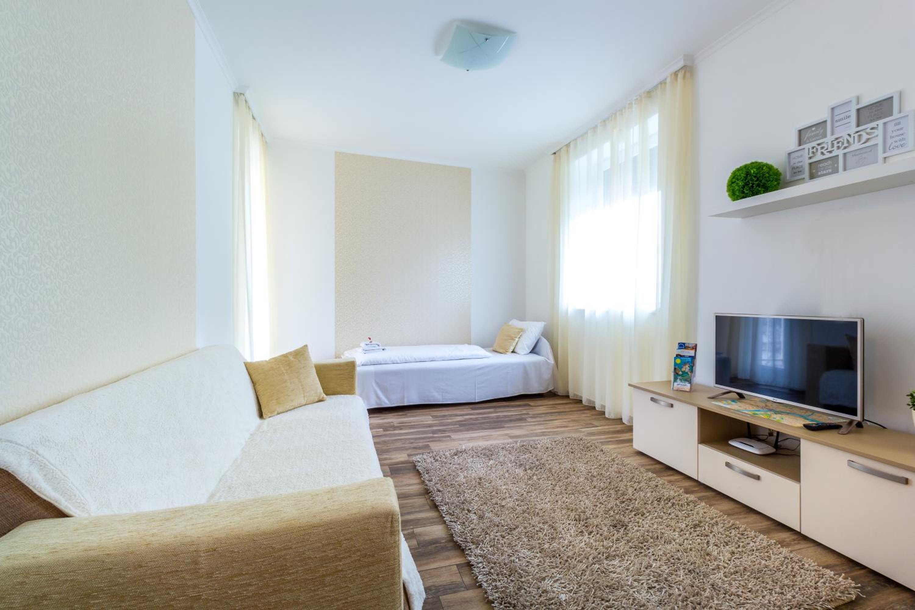Apartment photo 3