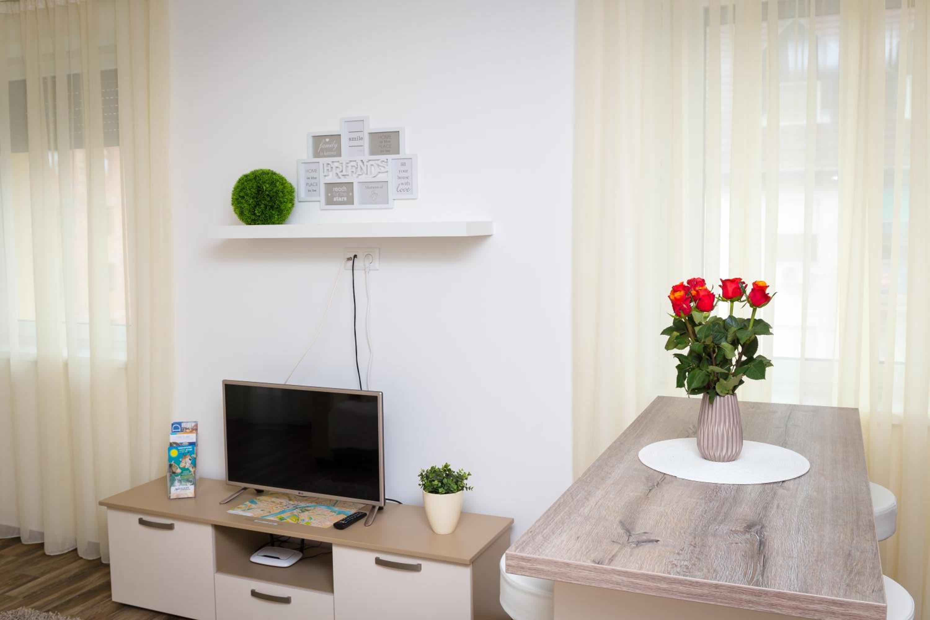 Apartment photo 3
