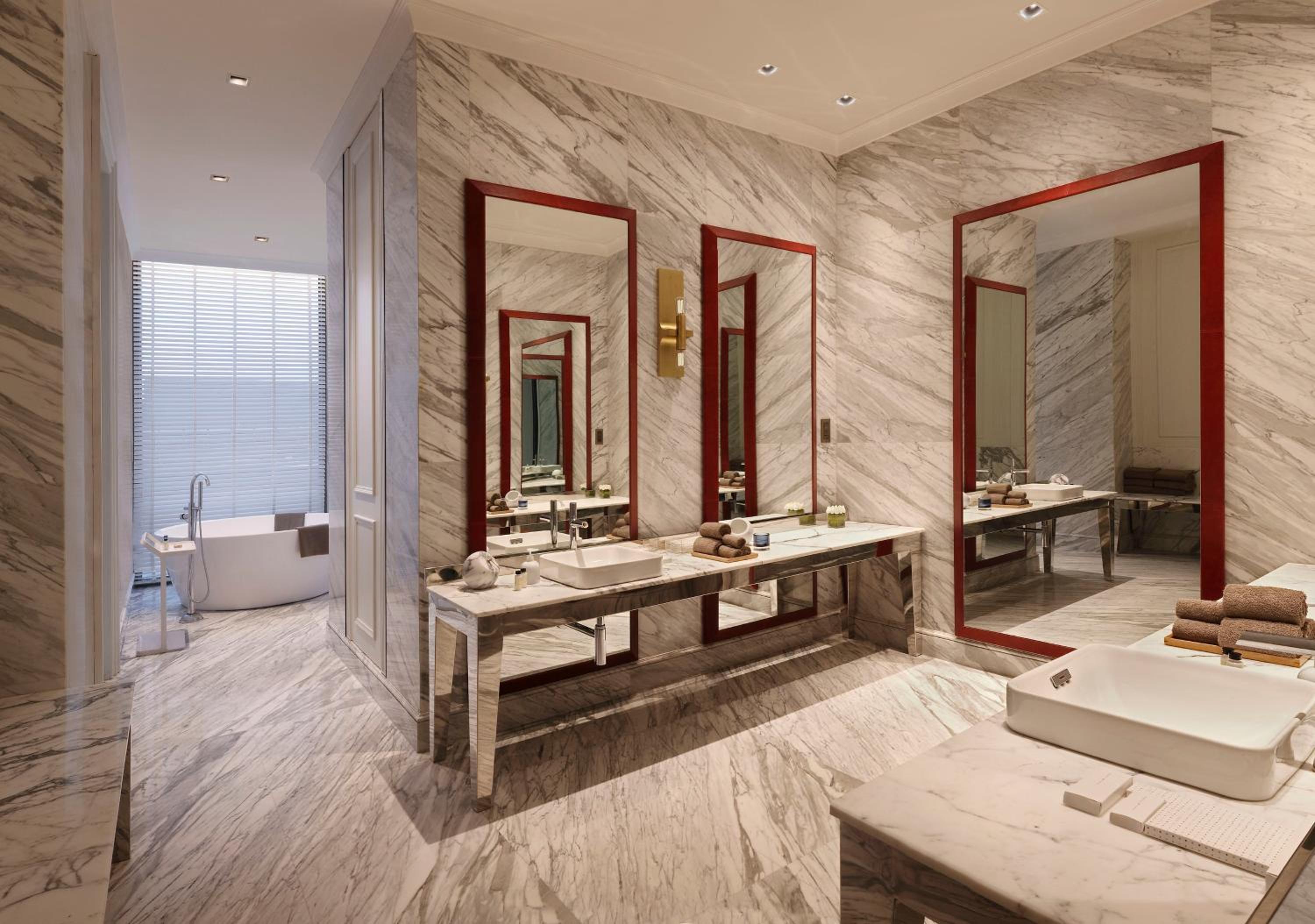 Roseate Suite with Hi-Tea & Club Lounge Access, 15% Dis on Laundry & 20% Dis on Spa, 2 way Airport Transfer, Late Check-out till 1 PM, 30 minute Spa, 4 pc Laundry per room per day, Comp Extra Bed, Personalized Butler Service 24 hours