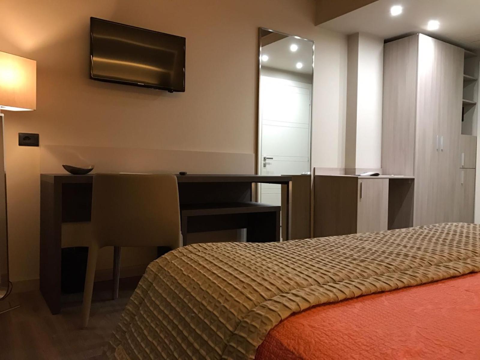 Double Room with Disability Access photo 1