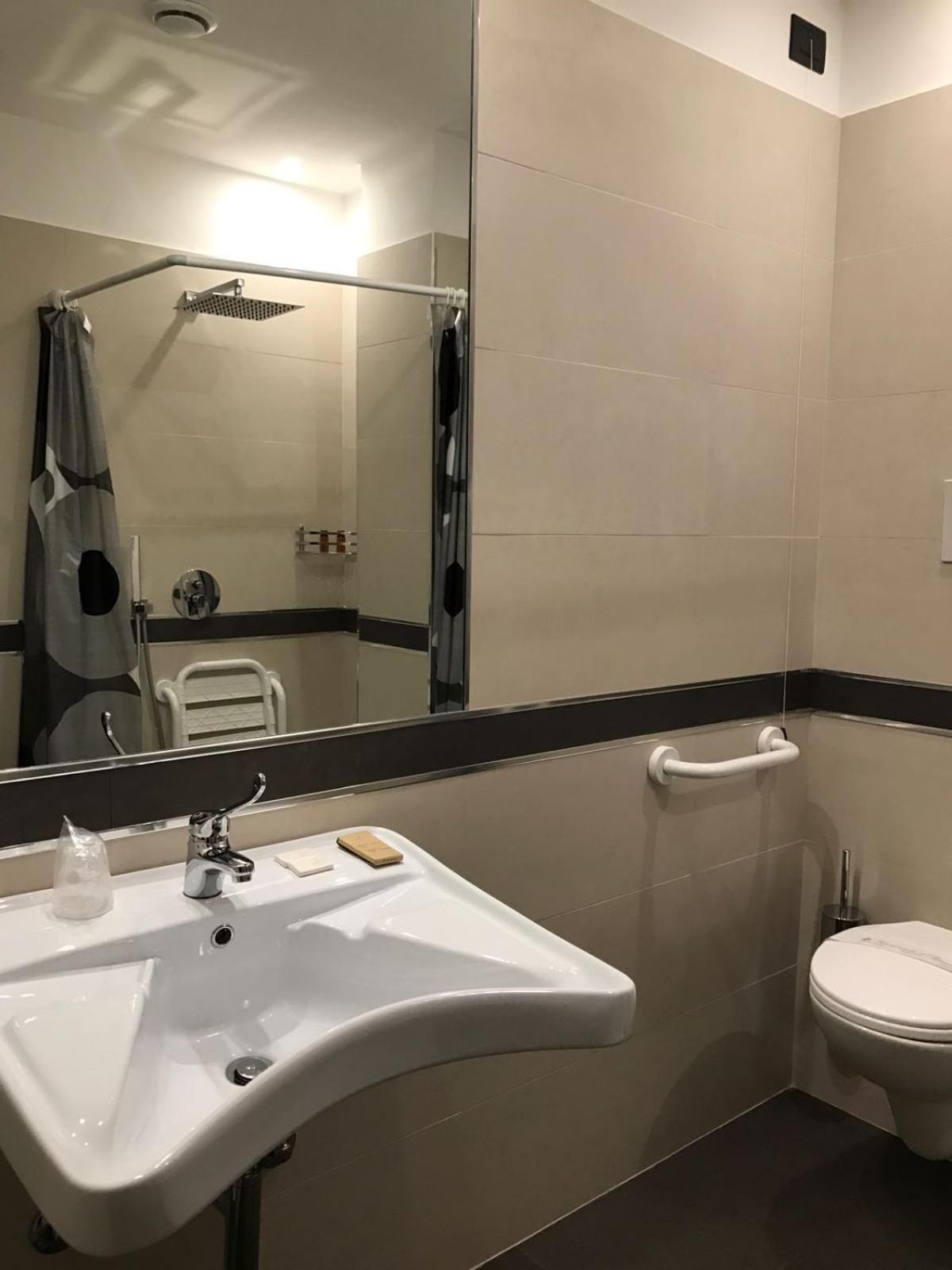 Double Room with Disability Access photo 2