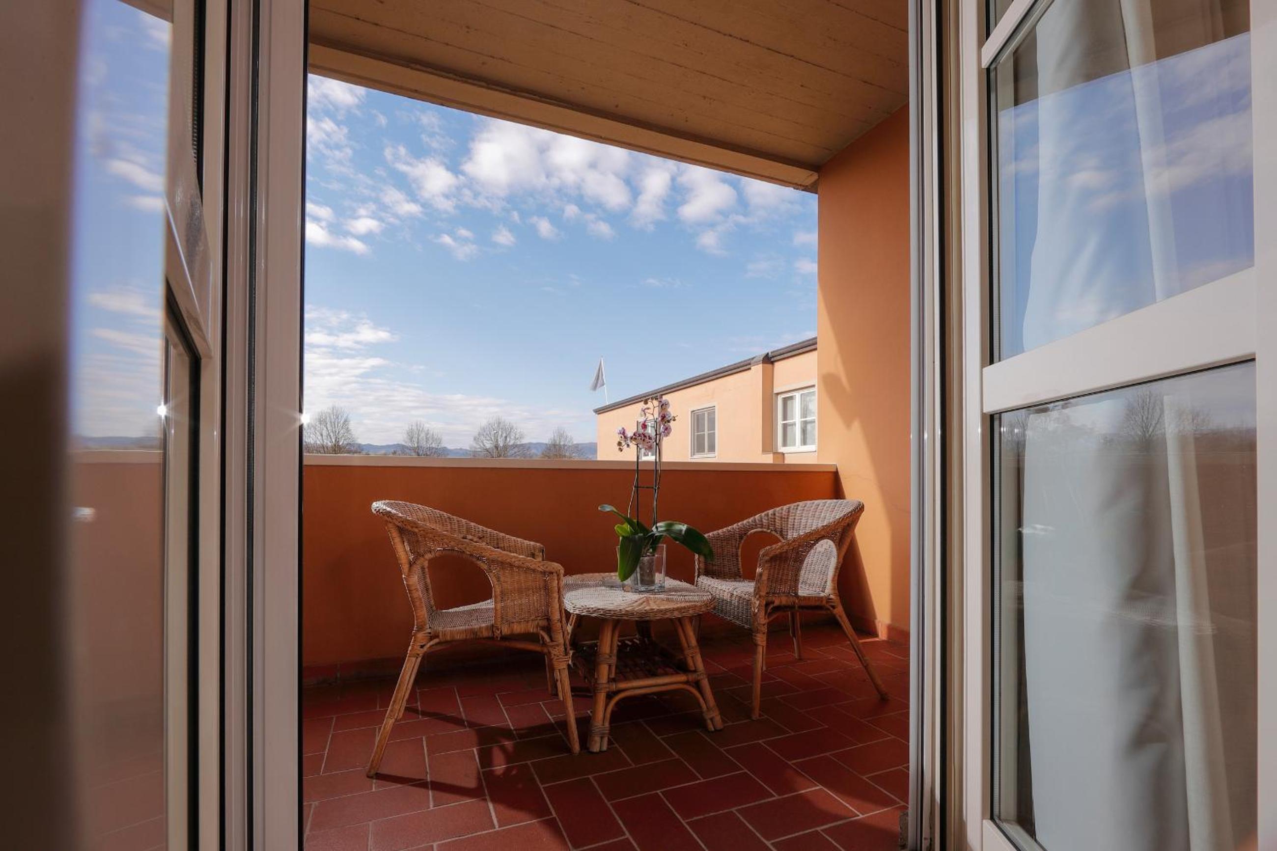 Superior Double Room with Balcony - Photo 16