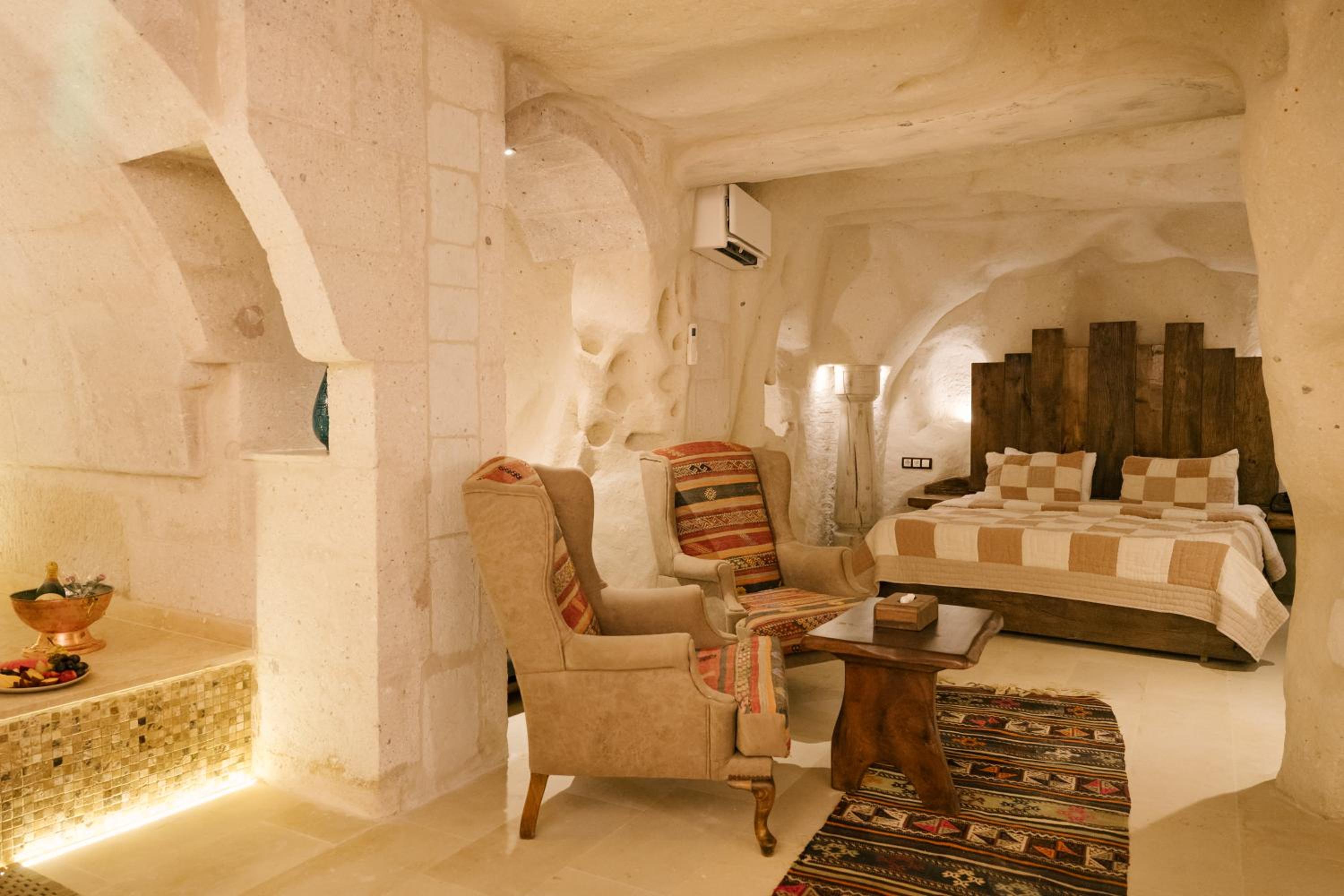 Suite with Hot Tub