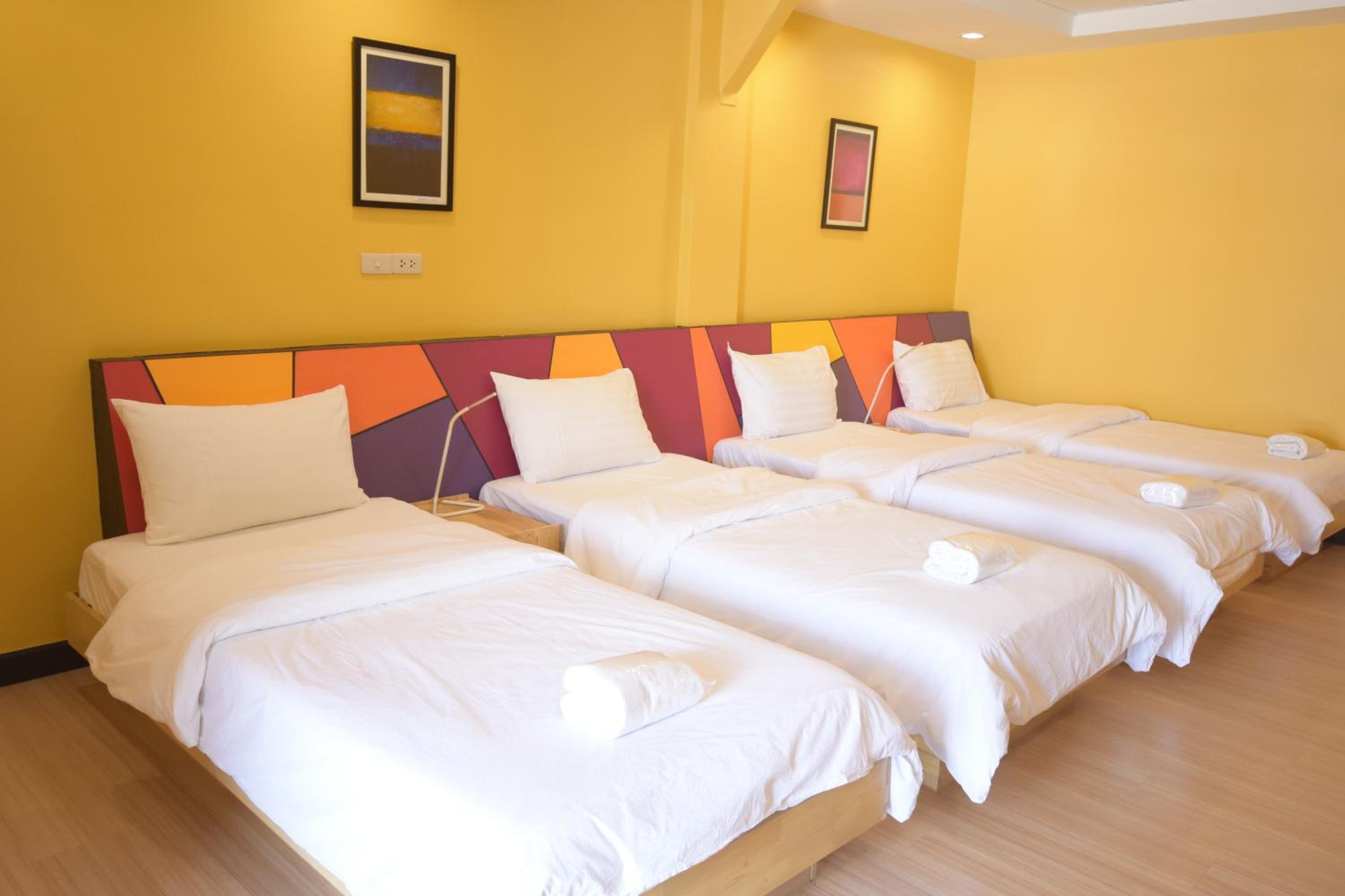 Quadruple Room with Private Bathroom photo 1
