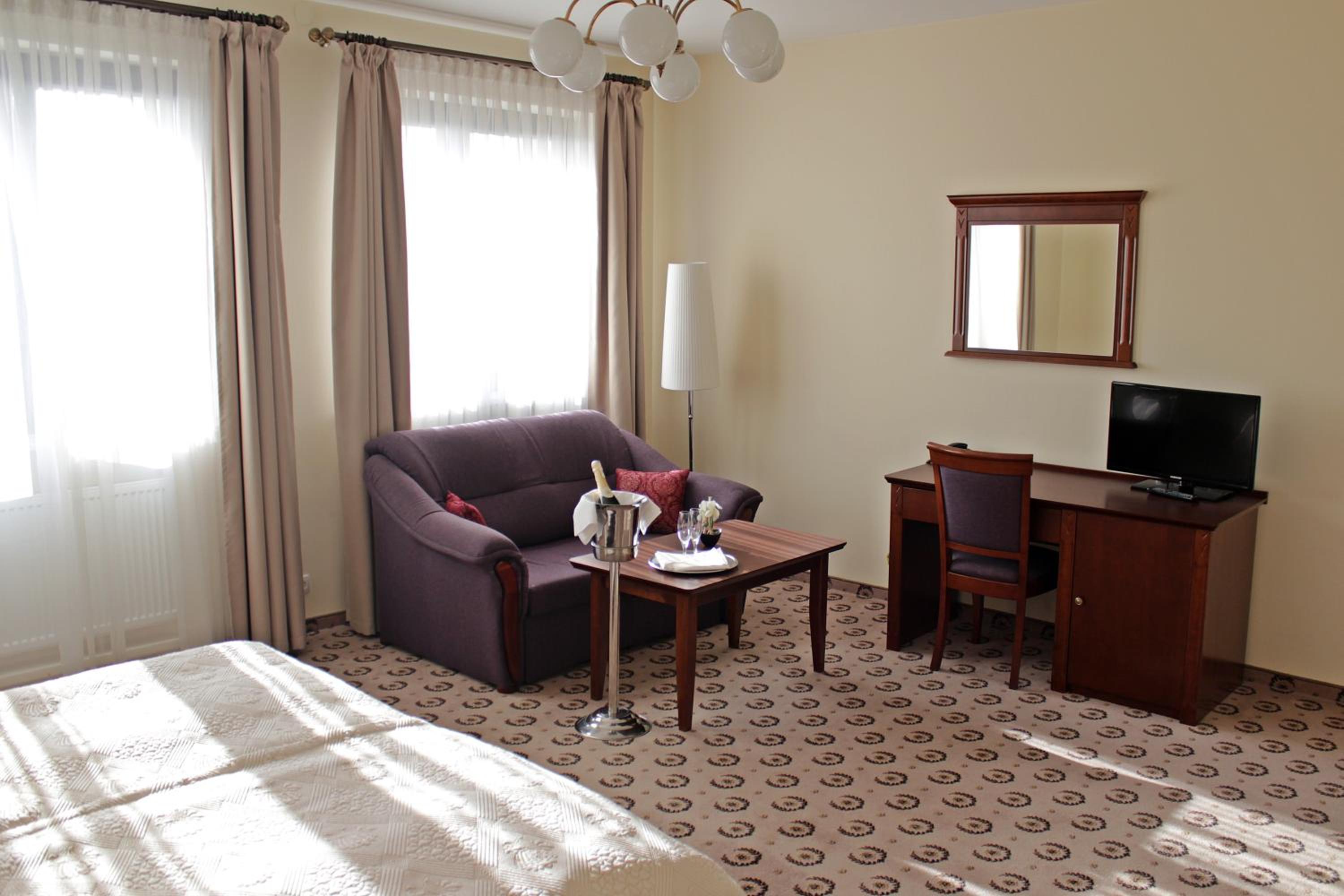 Double or Twin Room - Photo 12