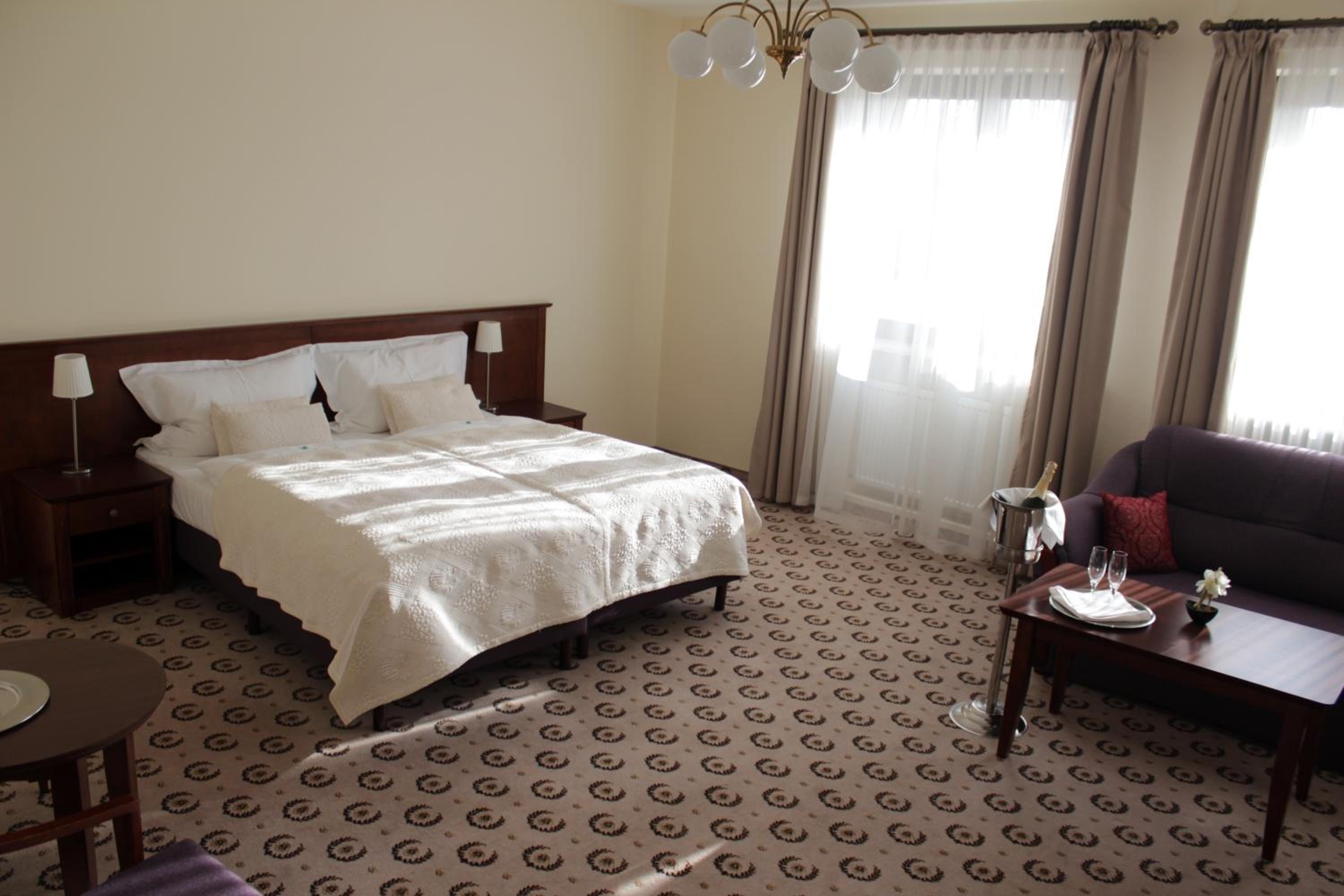 Double or Twin Room - Photo 11
