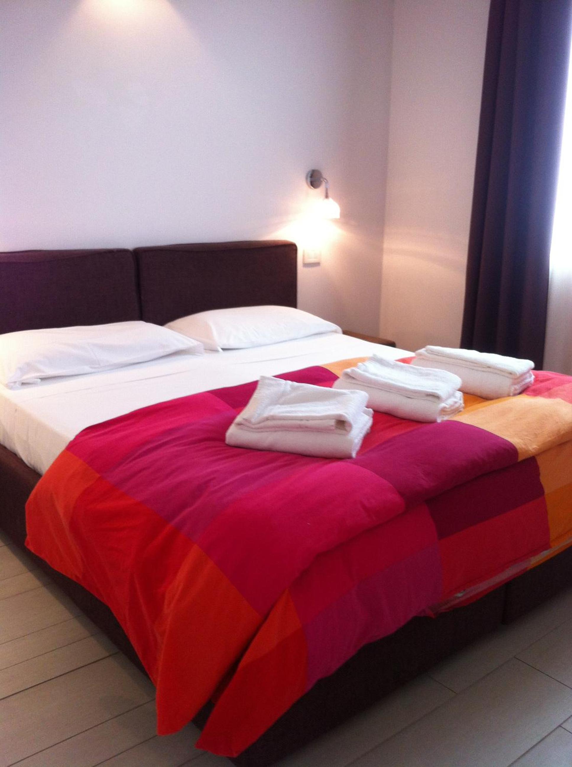 Comfort One-Bedroom Apartment with Terrace and Frontal Lake View - Photo 6