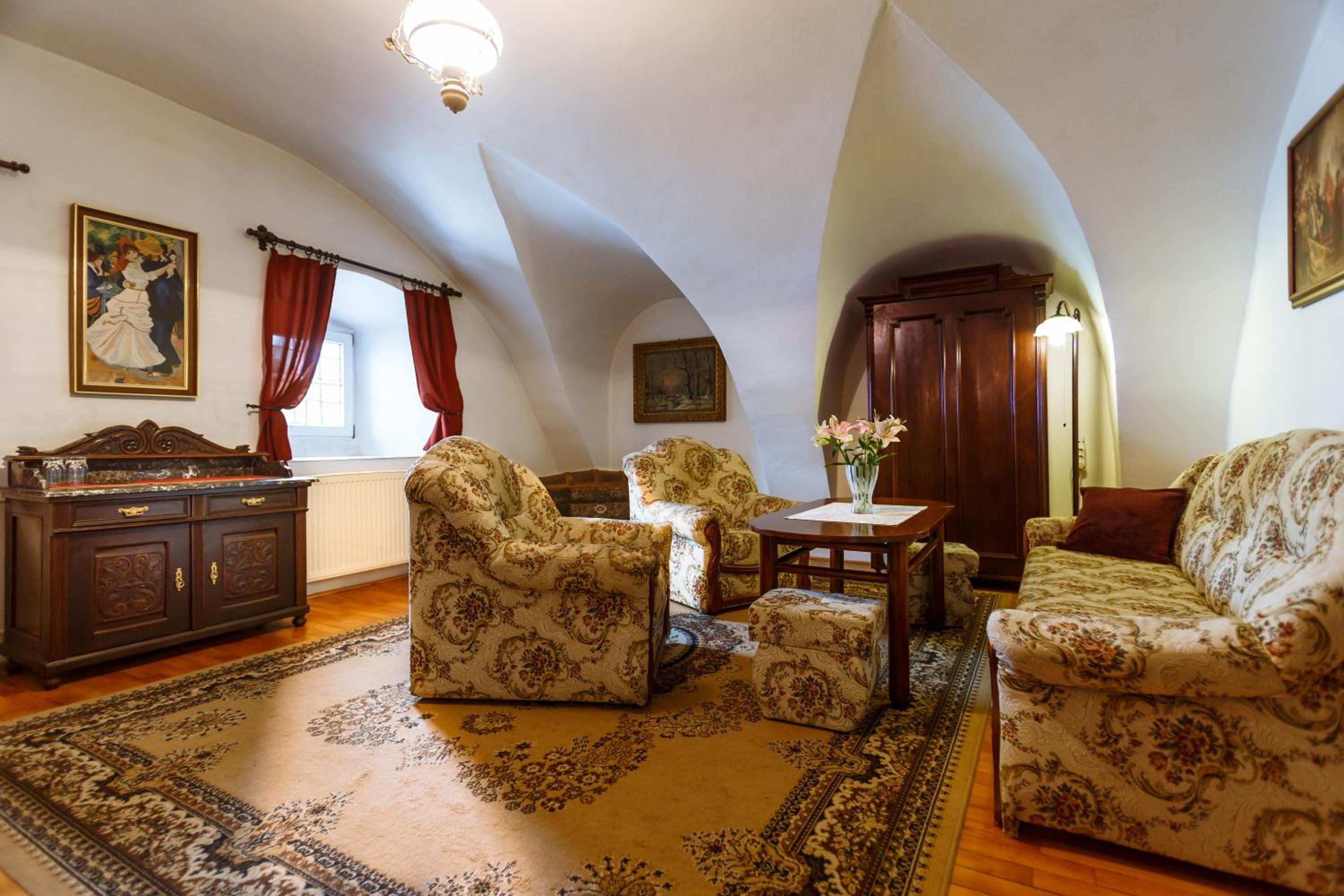 Apartment - Photo 1