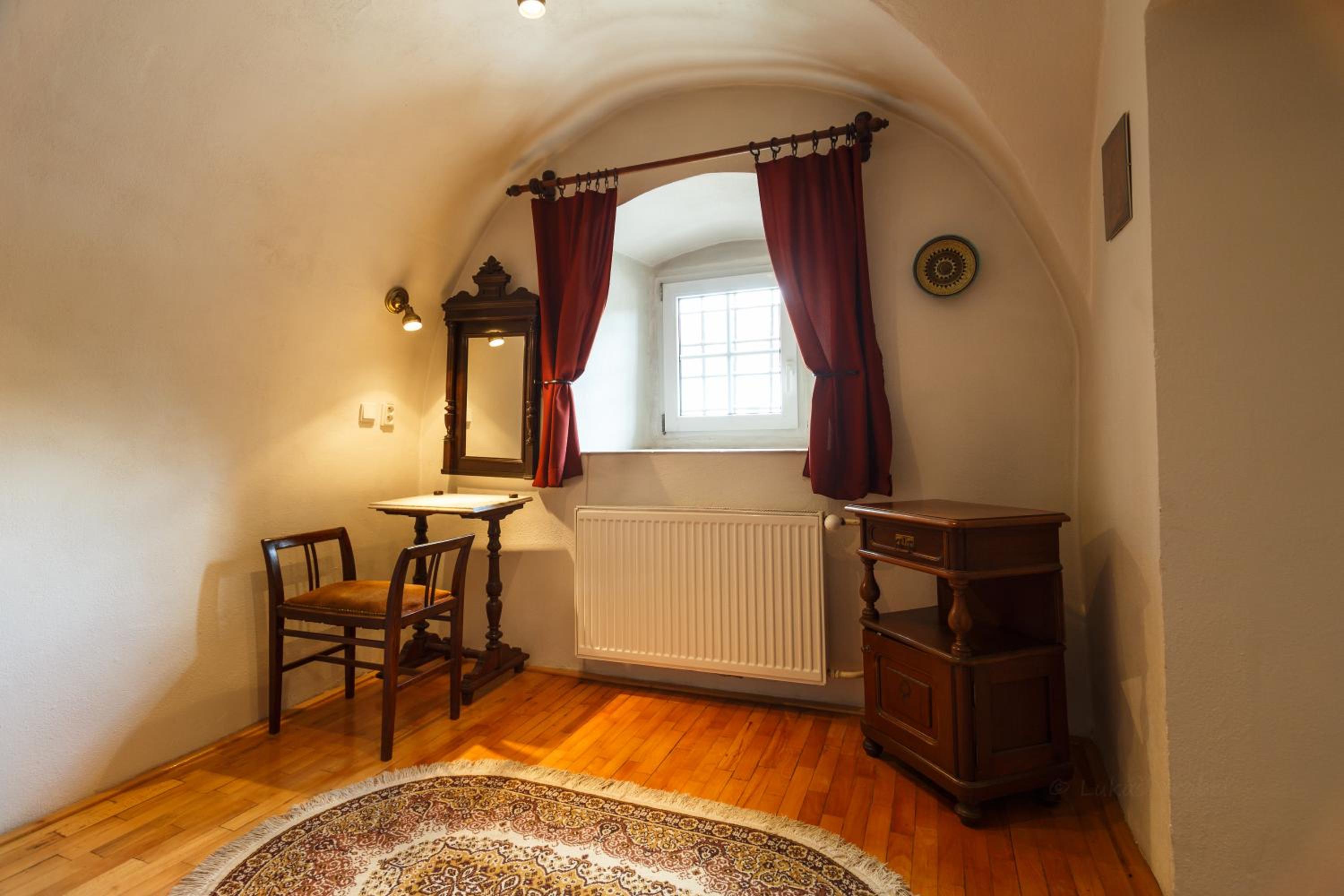 Apartment - Photo 2