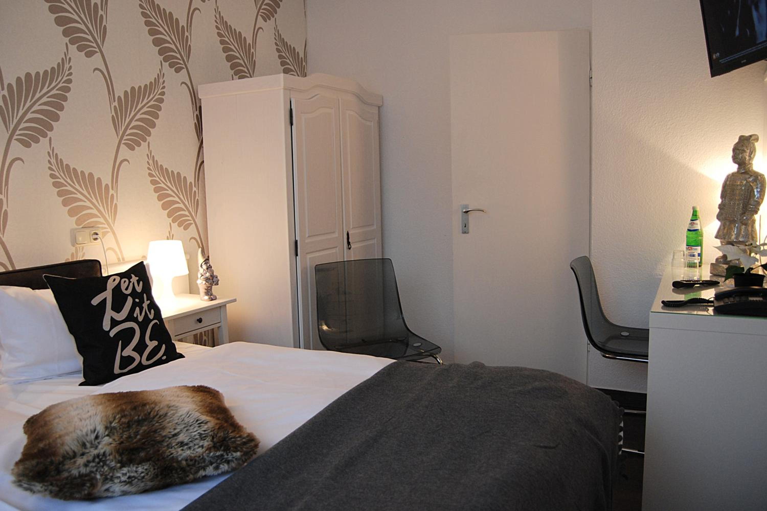 Double Room - Photo 9
