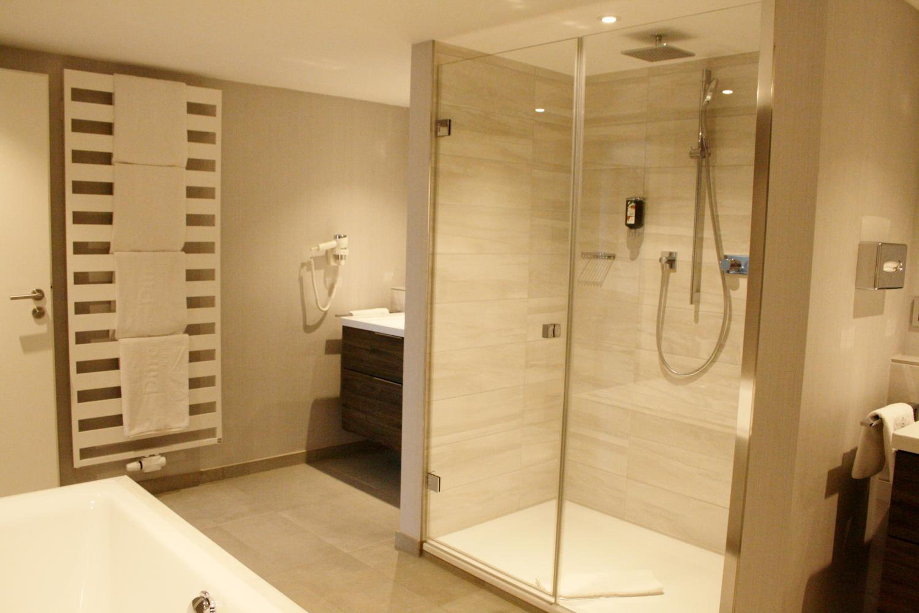 Deluxe Quadruple Room - Photo 11