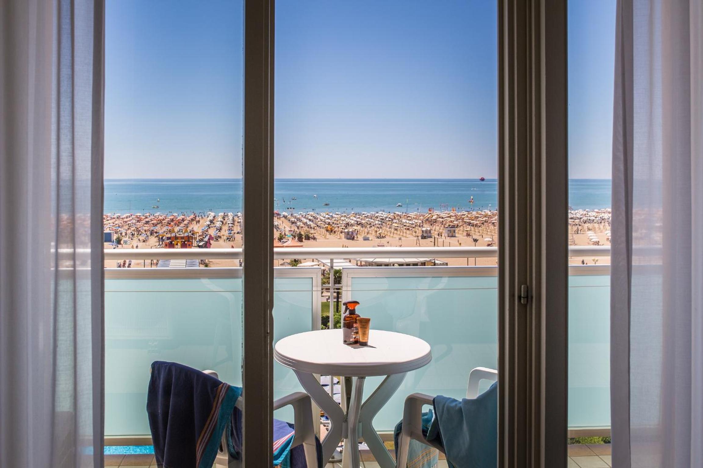 Standard Double Room with Sea View - Photo 3