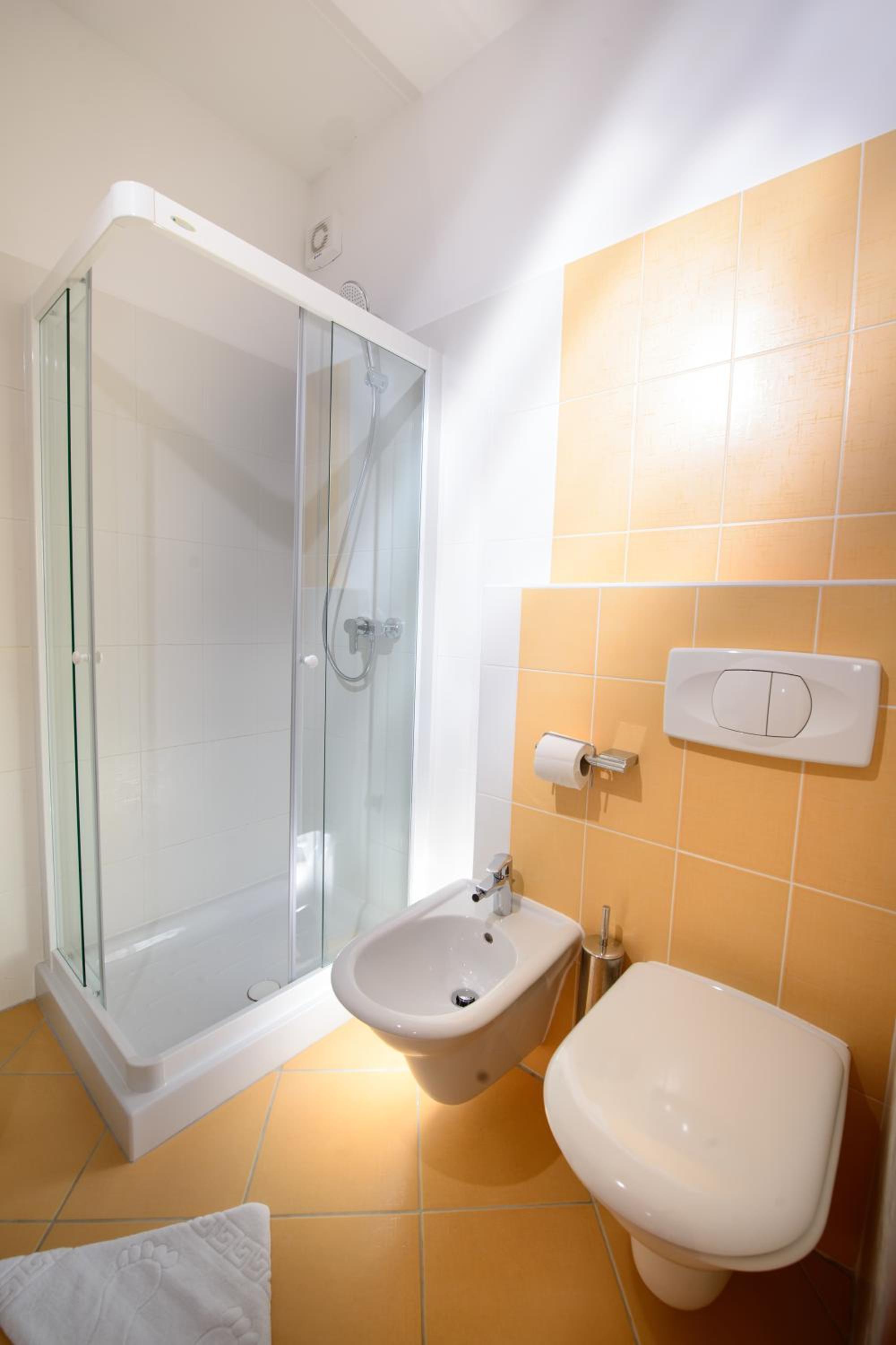 One-Bedroom Apartment with Garden photo 3
