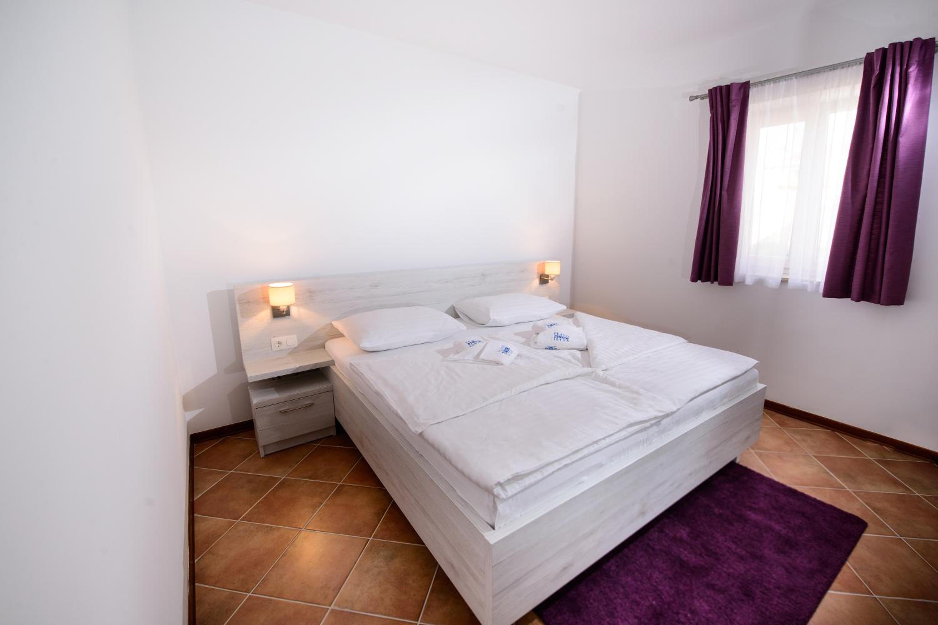 One-Bedroom Apartment with Garden photo 2